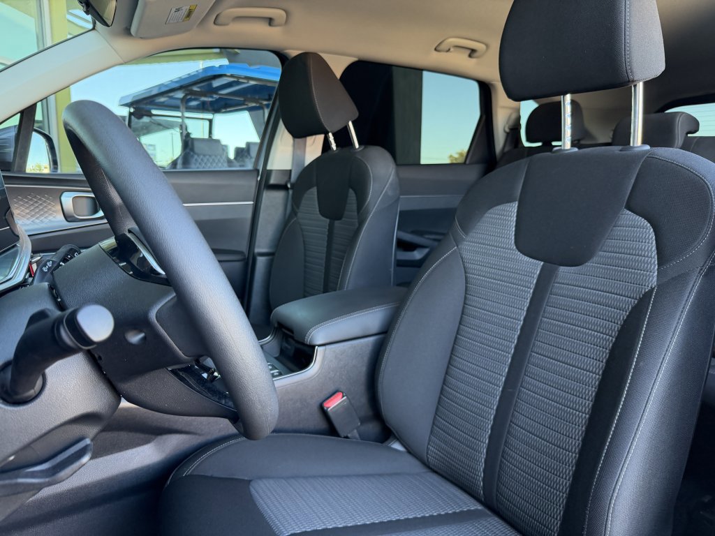 Used 2024 Kia Sorento LX image 31