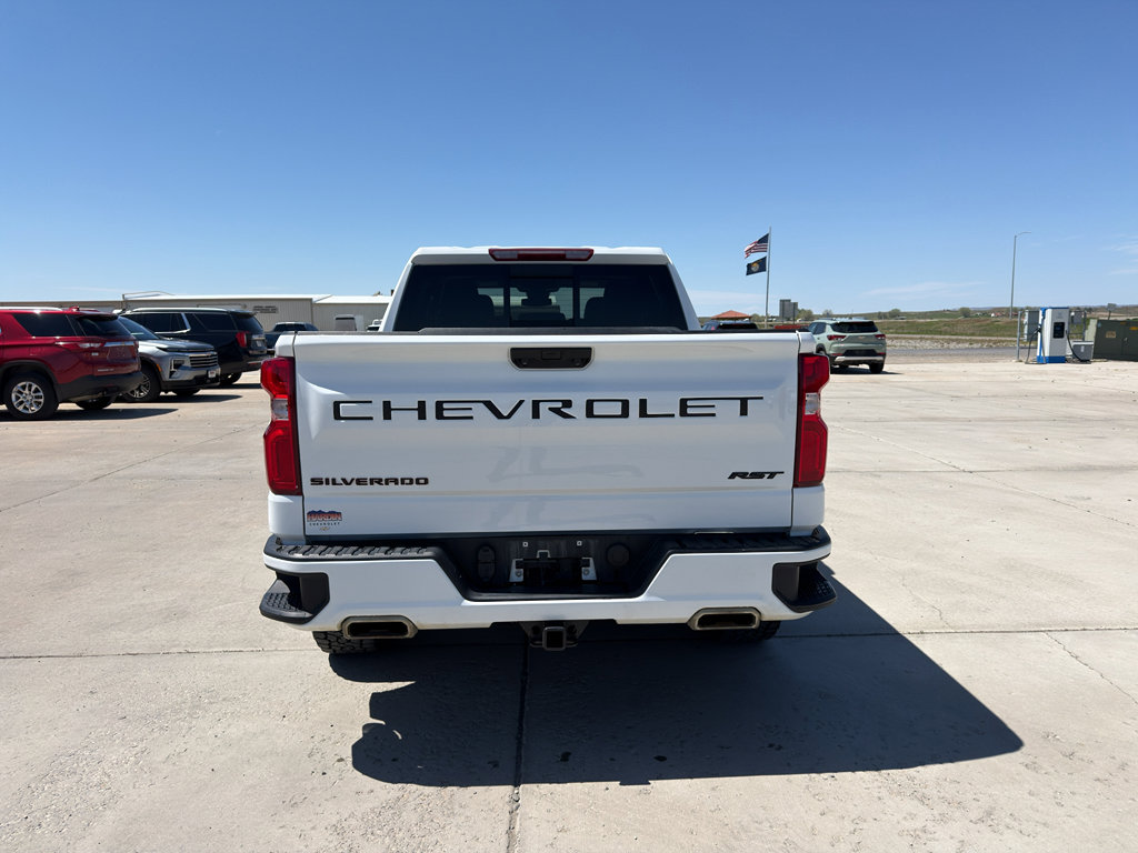 Used 2023 Chevrolet Silverado 1500 RST w/ Redline Edition AWD/4WD image 4