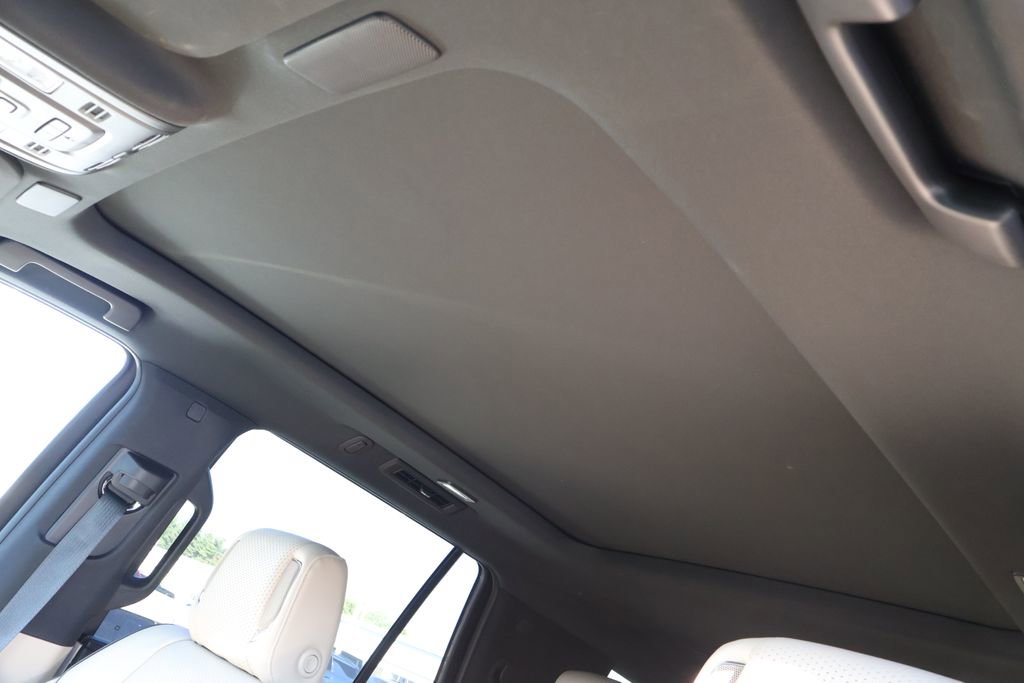 Used 2023 Cadillac Escalade Premium Luxury w/ Performance Package image 15