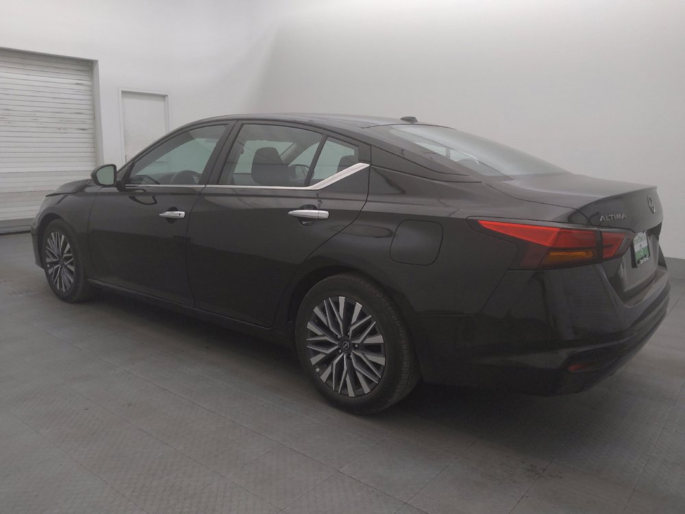 Used 2025 Nissan Altima 2.5 SV FWD image 3