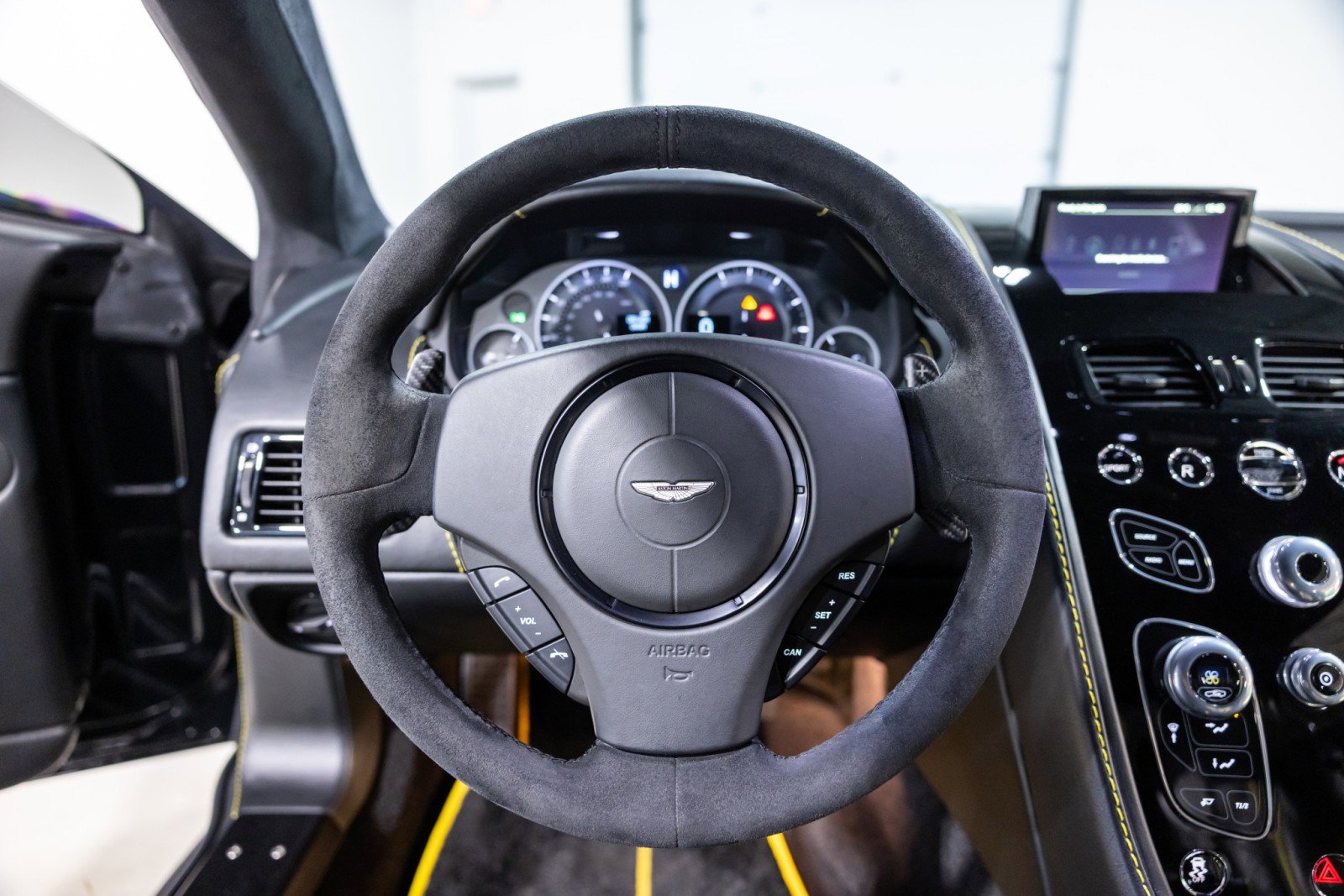 Used 2016 Aston Martin V12 Vantage S image 34