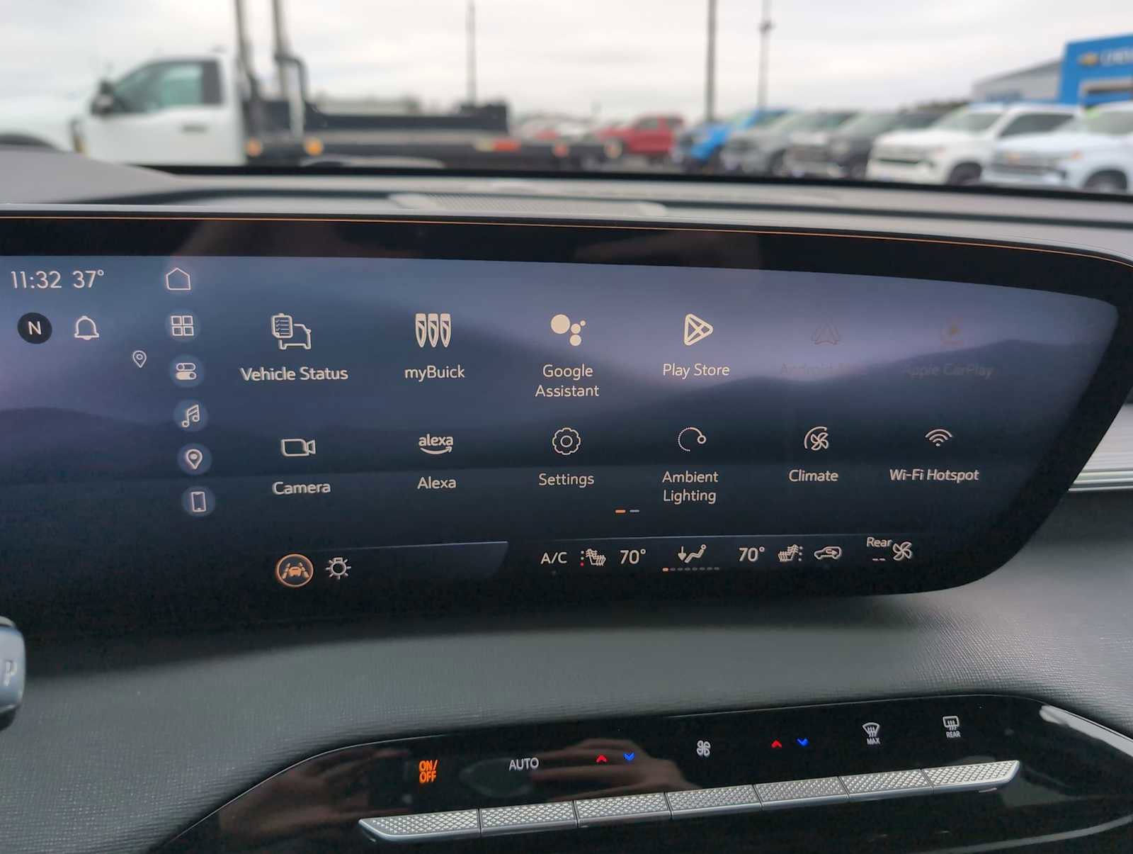 Used 2025 Buick Enclave Preferred image 13