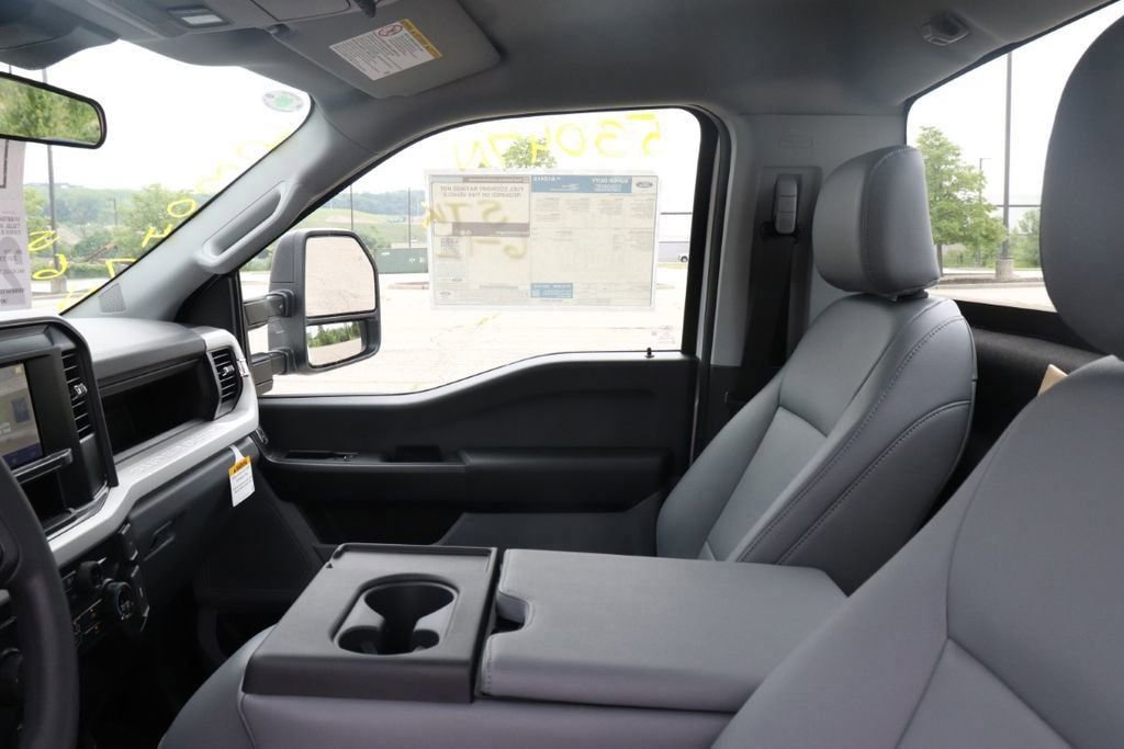New 2025 Ford F550 4x4 Regular Cab Super Duty image 10