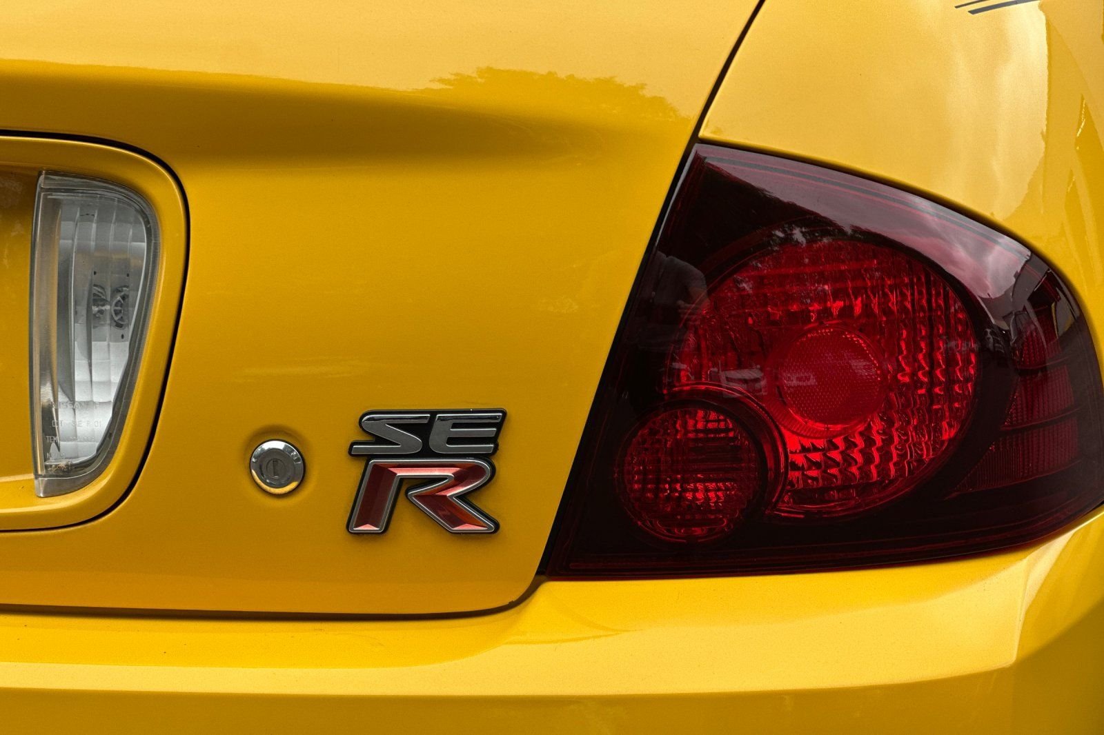 Used 2006 Nissan Sentra SE-R w/ (J01) Sunroof Pkg FWD image 30