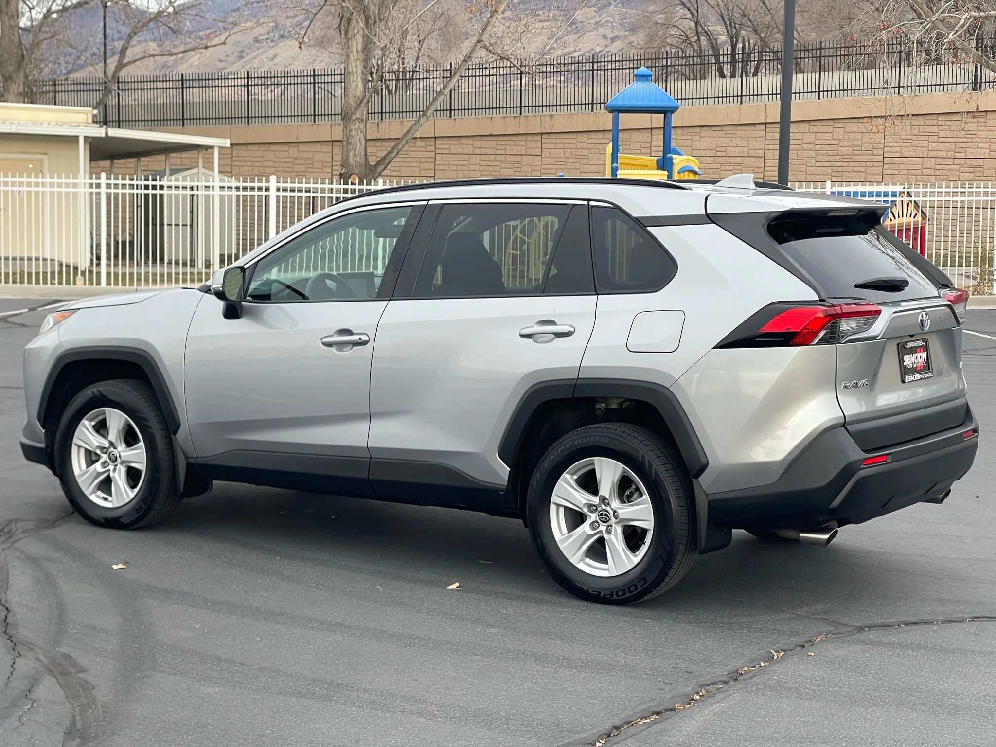 Used 2021 Toyota RAV4 XLE image 4