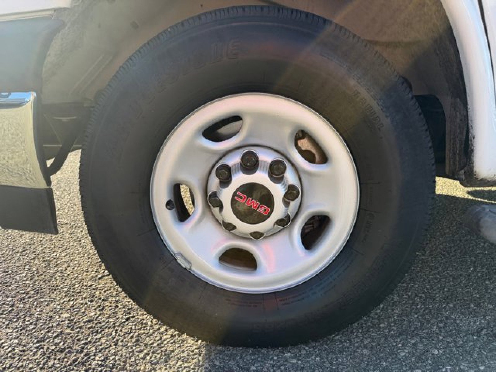 Used 2024 GMC Savana 2500 w/ Driver Convenience Package image 9