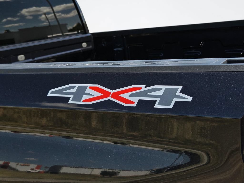 Used 2023 Chevrolet Silverado 1500 LT AWD/4WD image 9