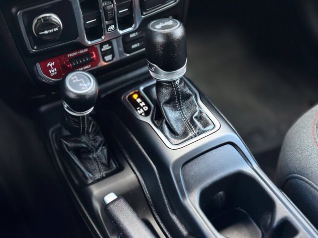 Used 2025 Jeep Wrangler Unlimited Rubicon w/ Safety Group AWD/4WD image 13