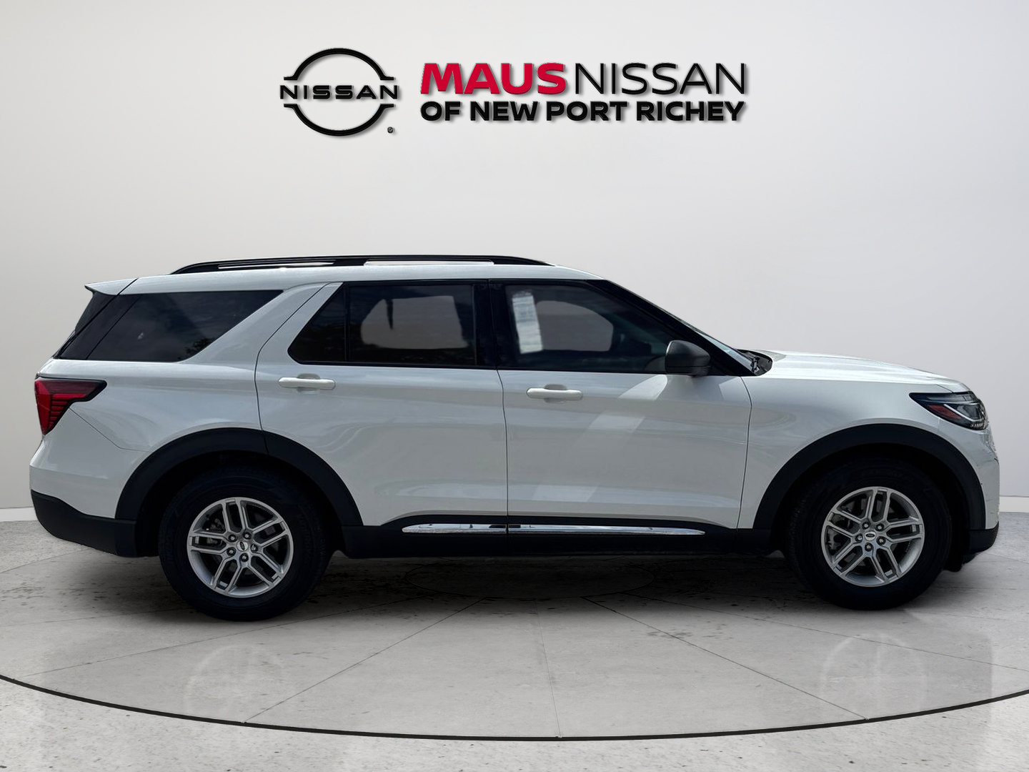 Used 2025 Ford Explorer Active RWD image 14