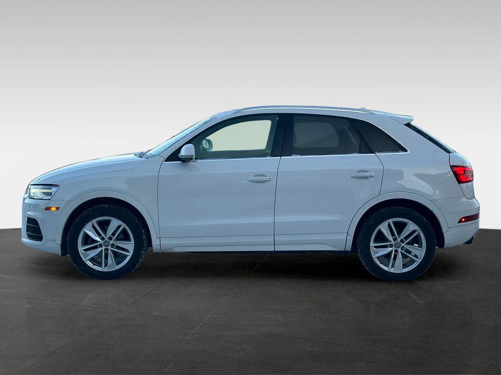 Used 2016 Audi Q3 2.0T Premium Plus w/ Technology Package AWD/4WD image 4