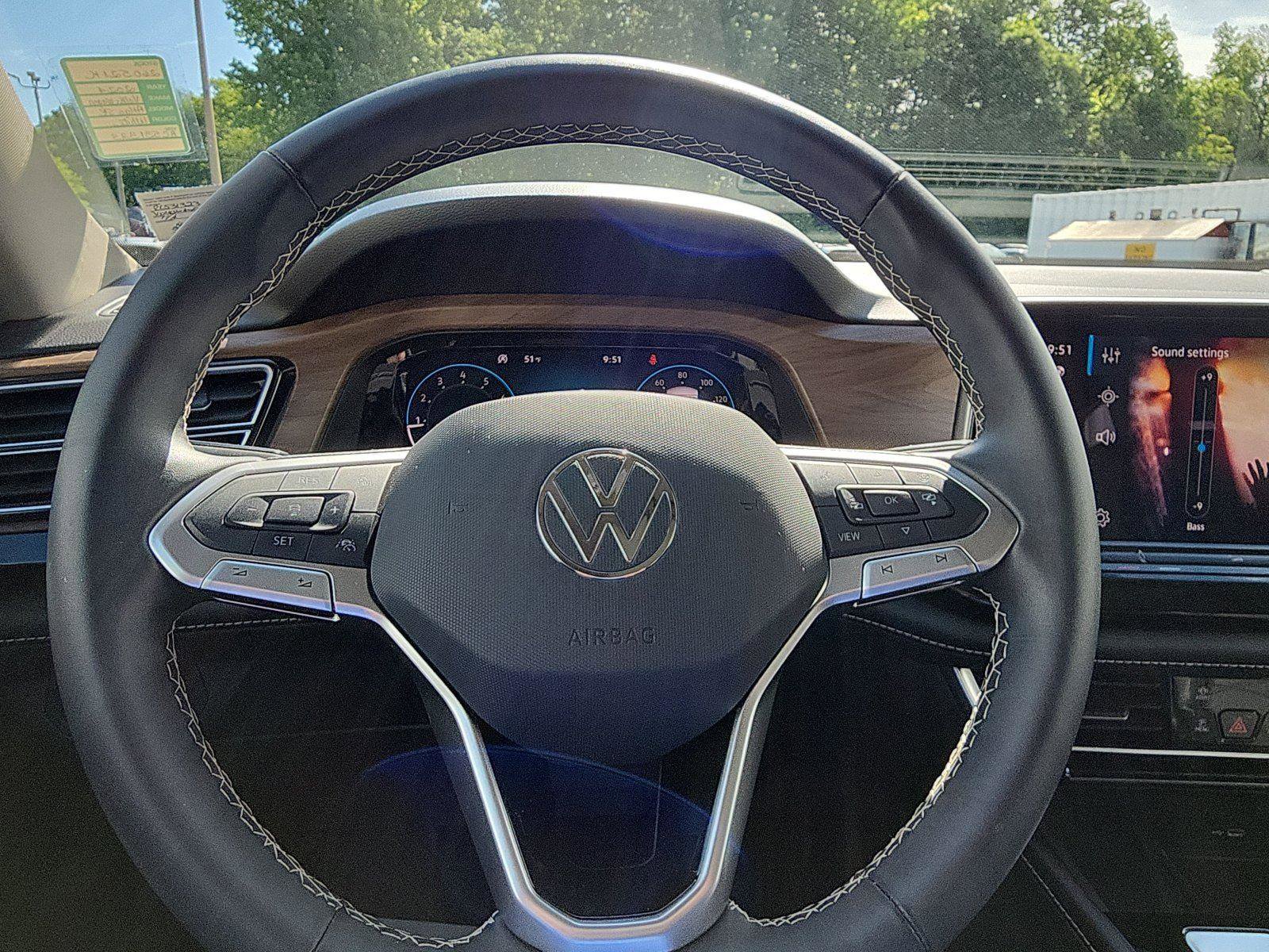 Used 2024 Volkswagen Atlas SE w/ Panoramic Sunroof Package AWD/4WD image 15