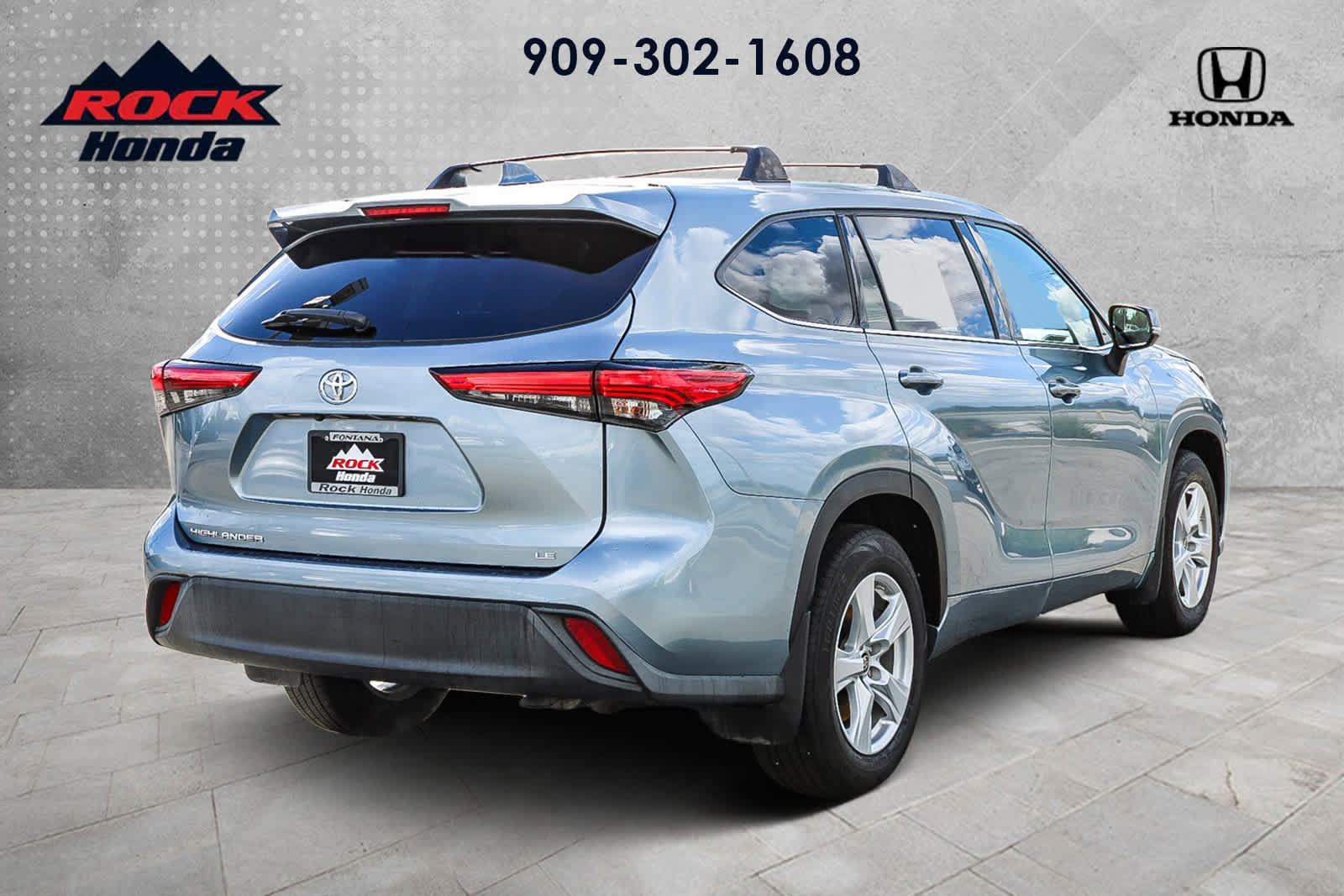 Used 2021 Toyota Highlander LE image 4