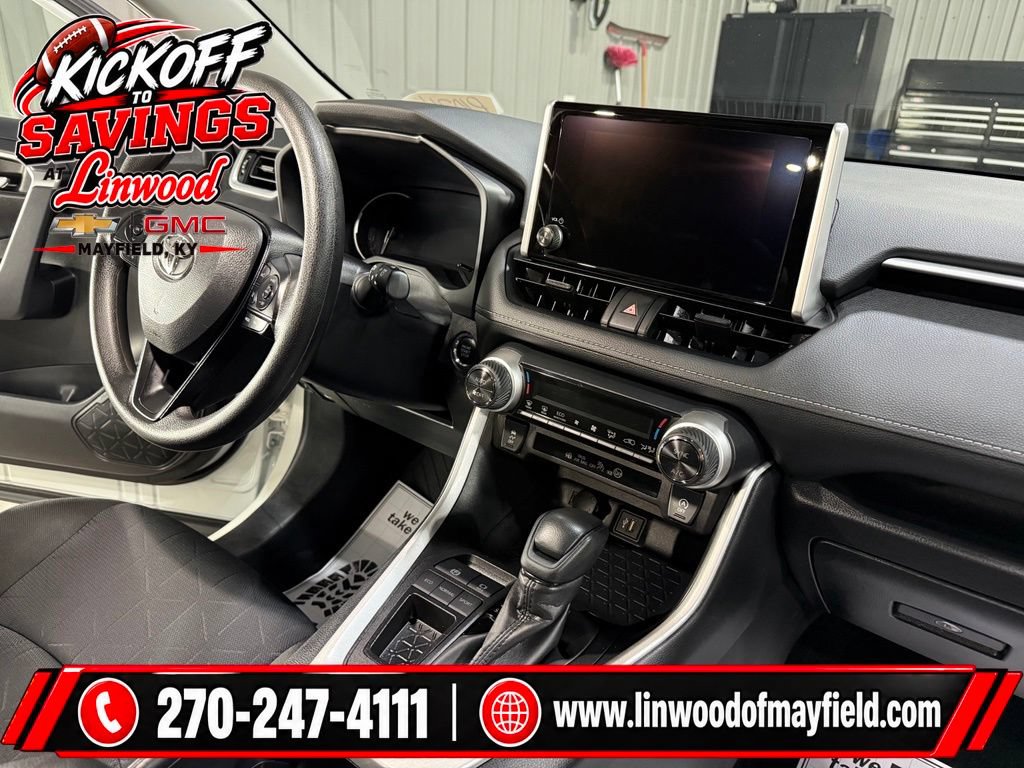 Used 2025 Toyota RAV4 XLE FWD image 28