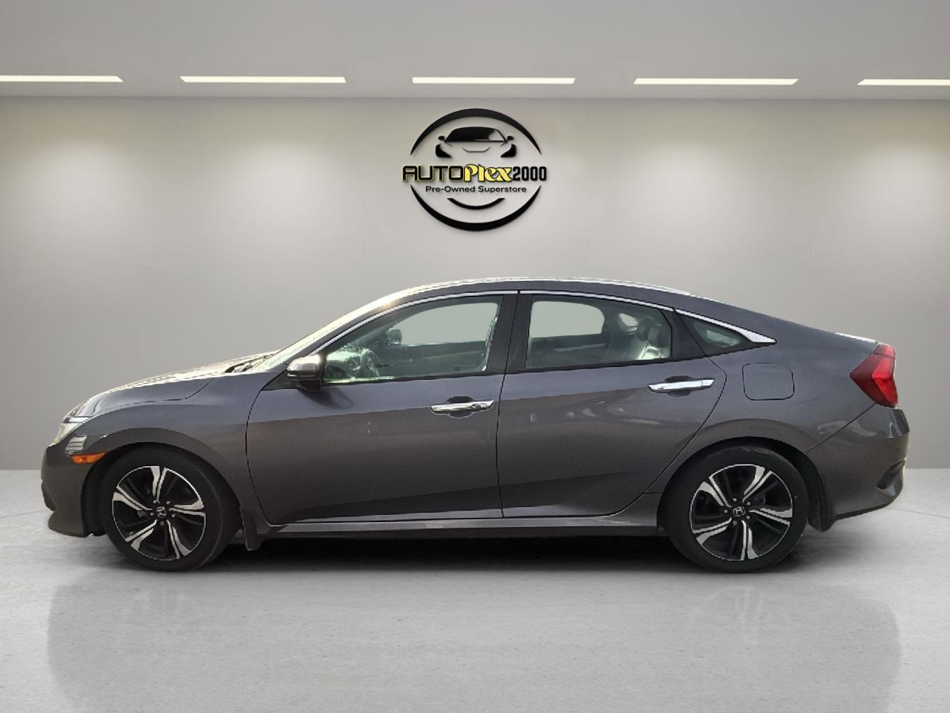 Used 2017 Honda Civic Touring image 3