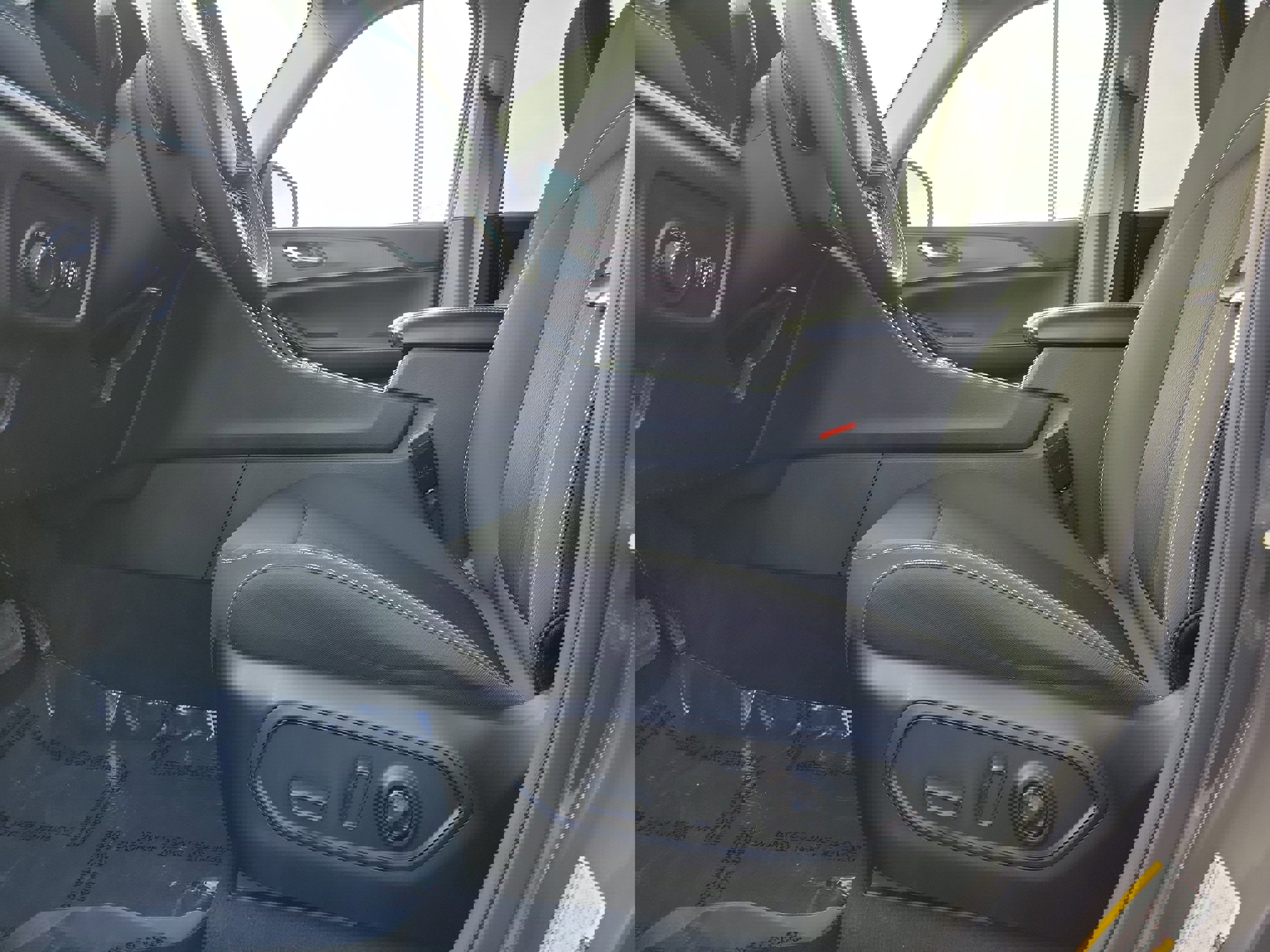 Used 2024 Jeep Grand Cherokee Laredo image 16