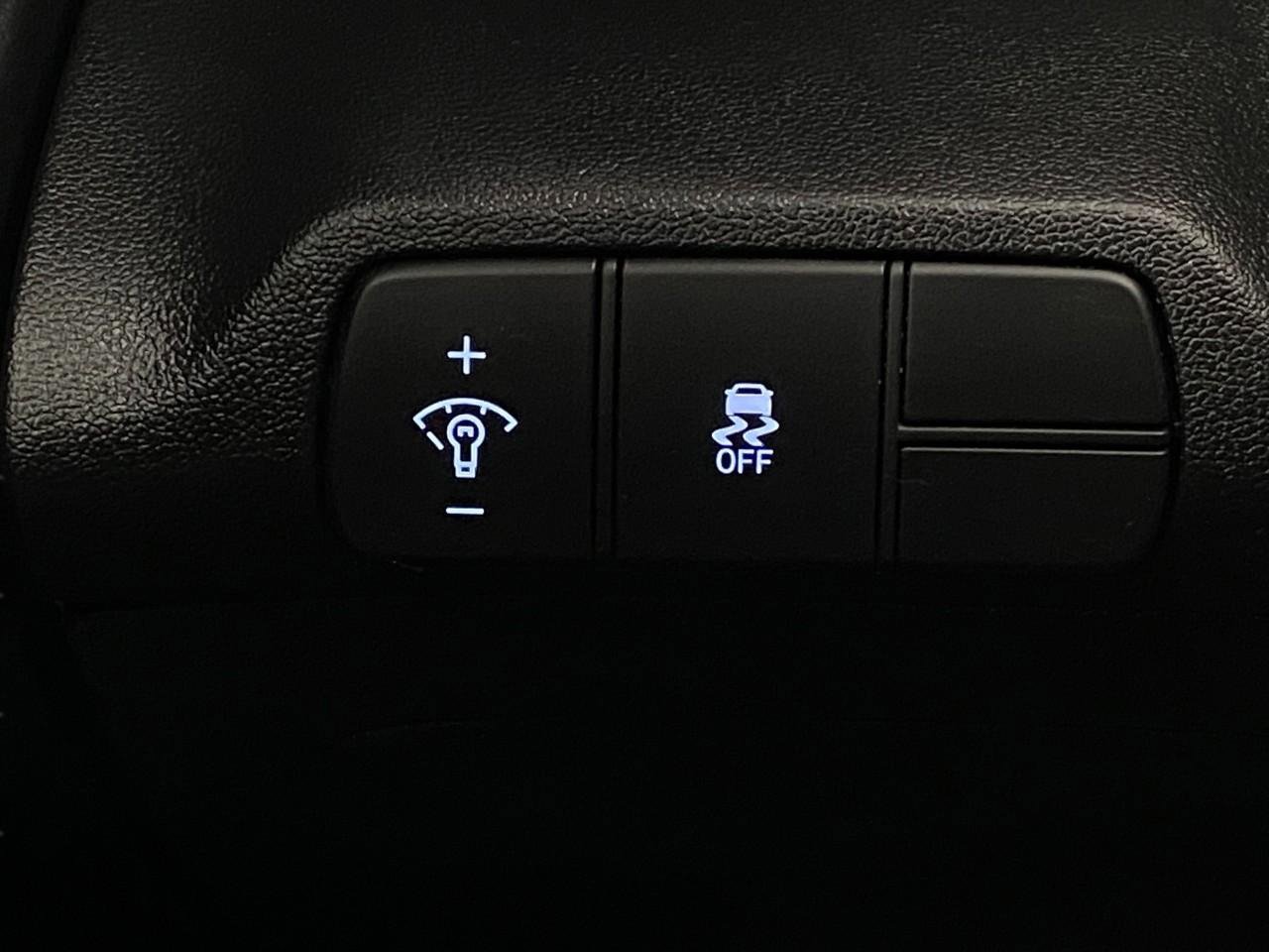 Certified 2025 Hyundai Elantra Sport image 13