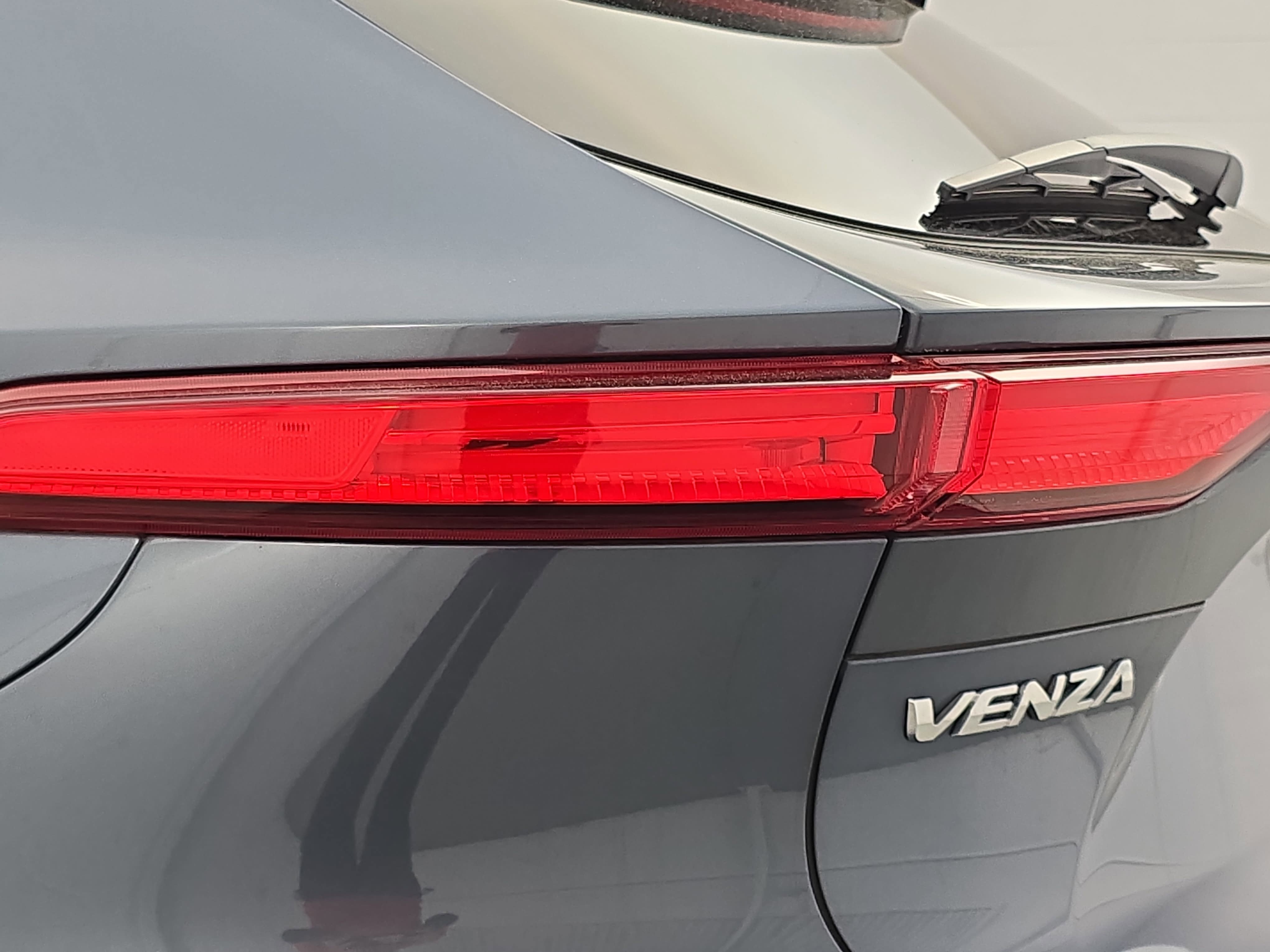Used 2024 Toyota Venza Limited AWD/4WD image 34