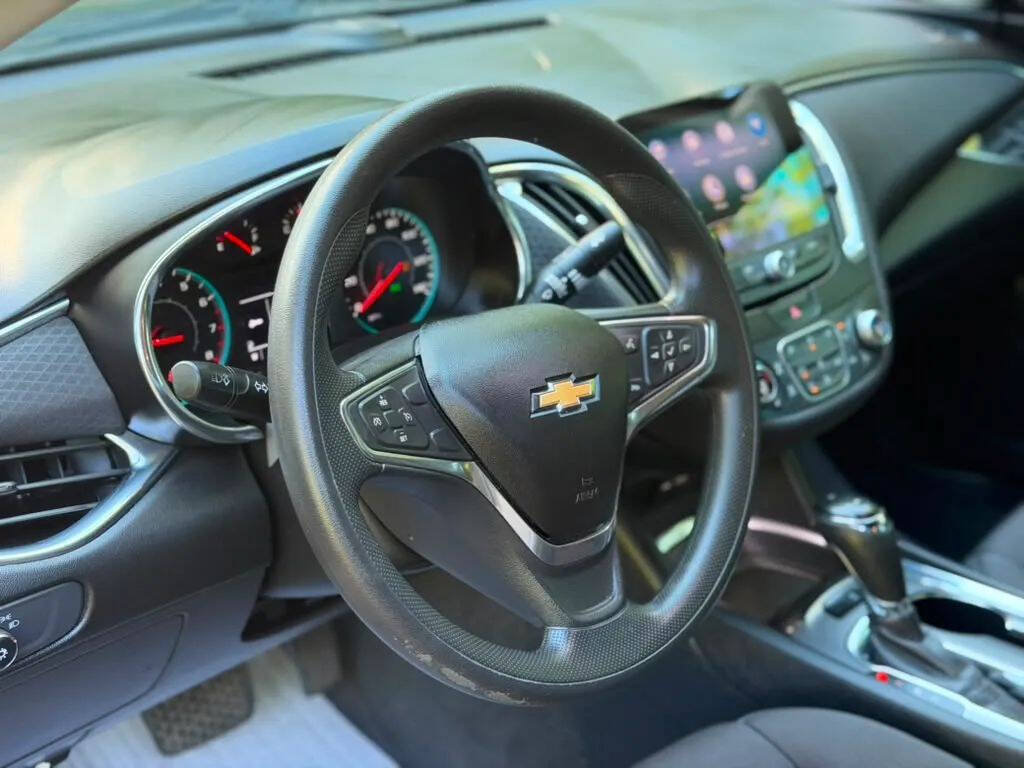 Used 2019 Chevrolet Malibu LT FWD image 11