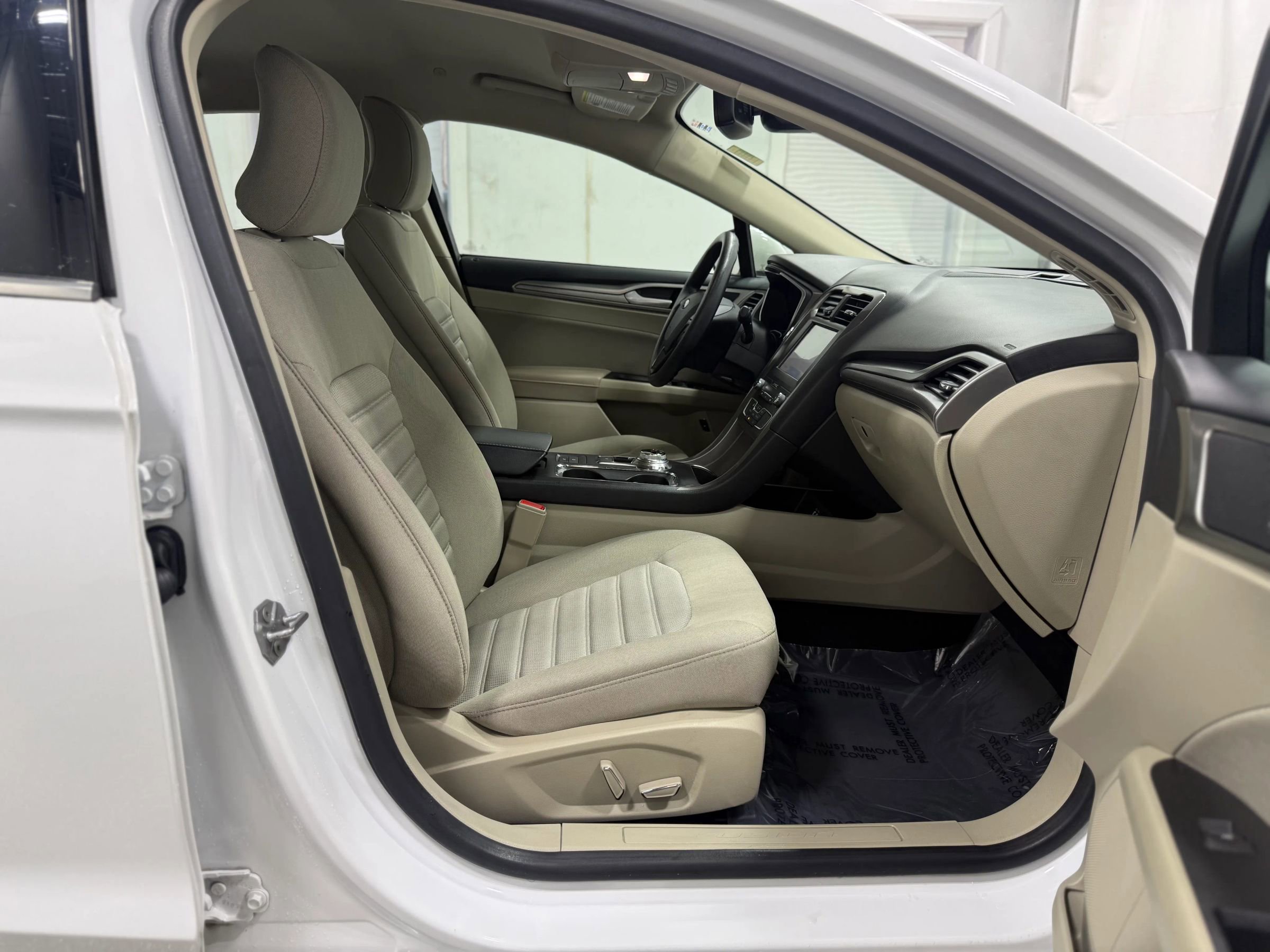 Used 2019 Ford Fusion SE image 24
