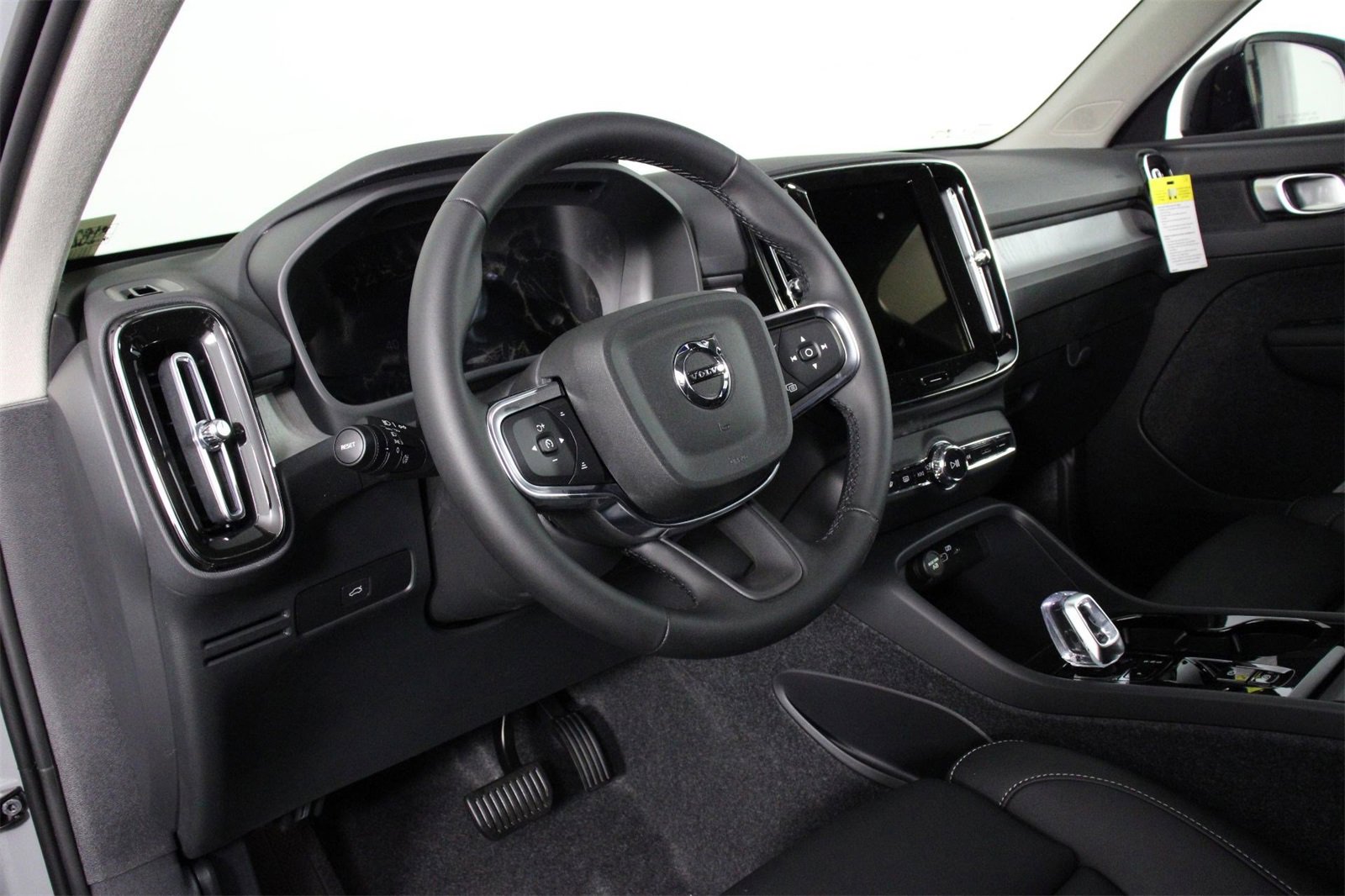 New 2025 Volvo XC40 B5 Plus w/ Protection Package Premier image 8