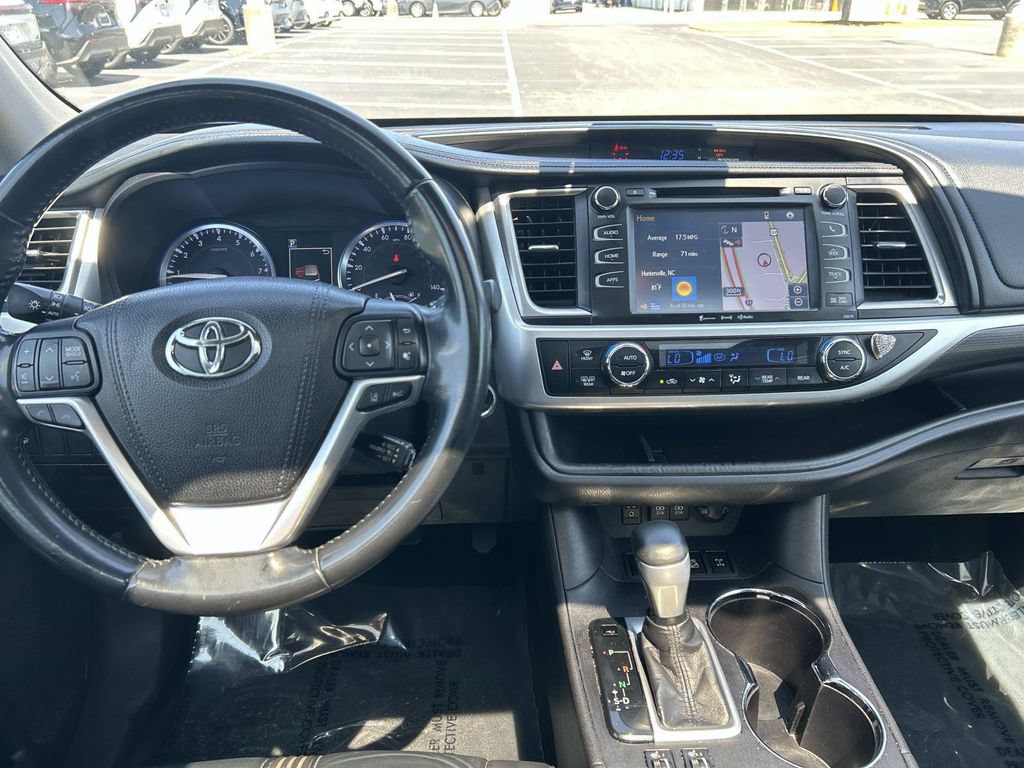 Used 2017 Toyota Highlander SE AWD/4WD image 18