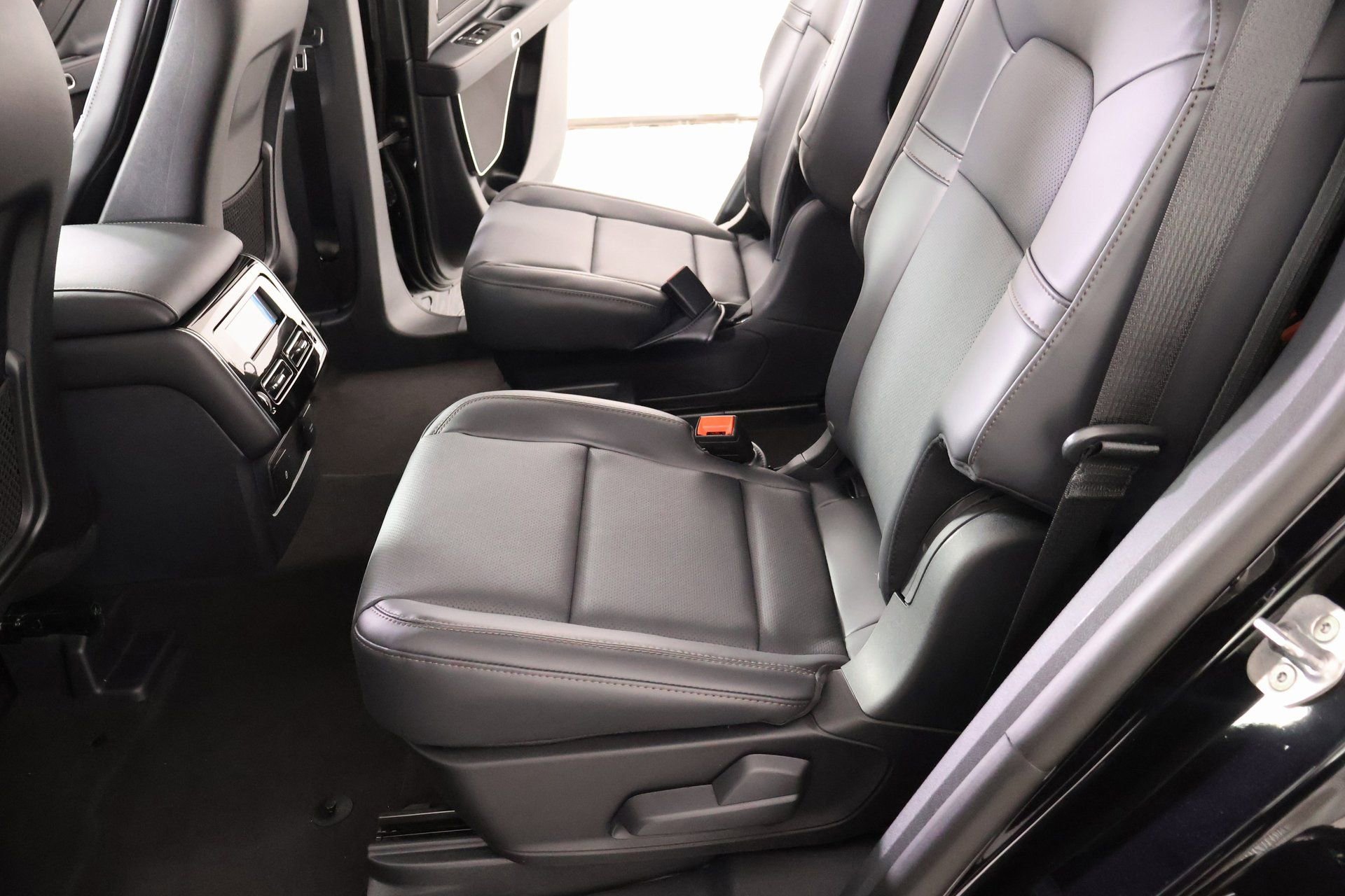 New 2026 Lincoln Aviator AWD w/ Jet Appearance Package image 12