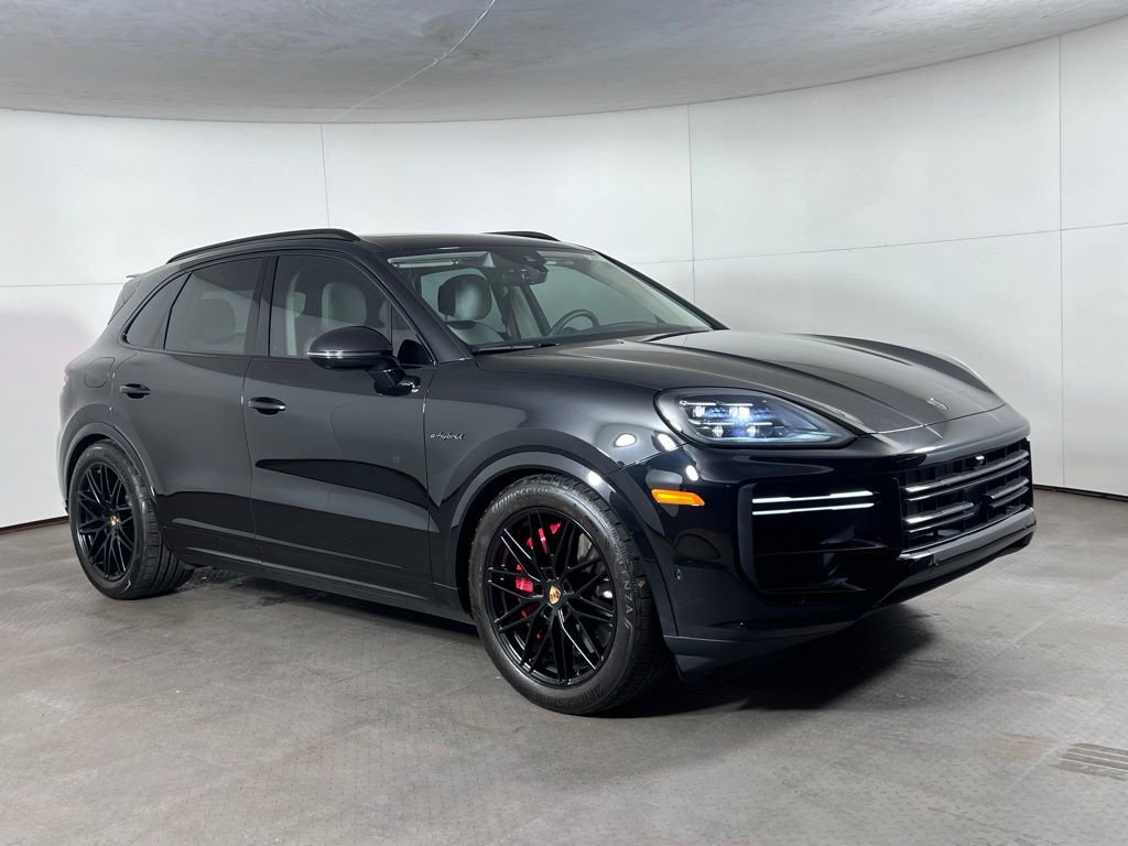 Certified 2025 Porsche Cayenne Turbo AWD/4WD image 9