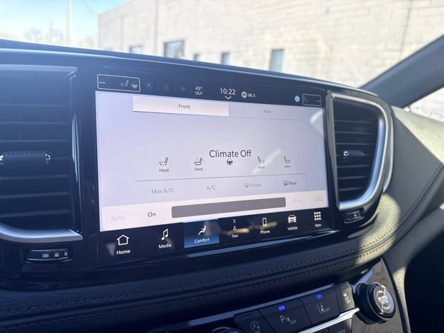 New 2026 Chrysler Pacifica Pinnacle w/ Trailer Tow Group FWD image 35