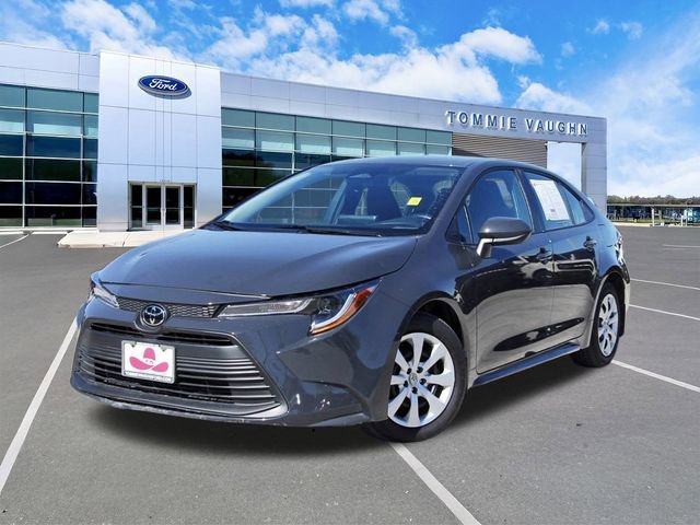 Used 2025 Toyota Corolla LE image 1