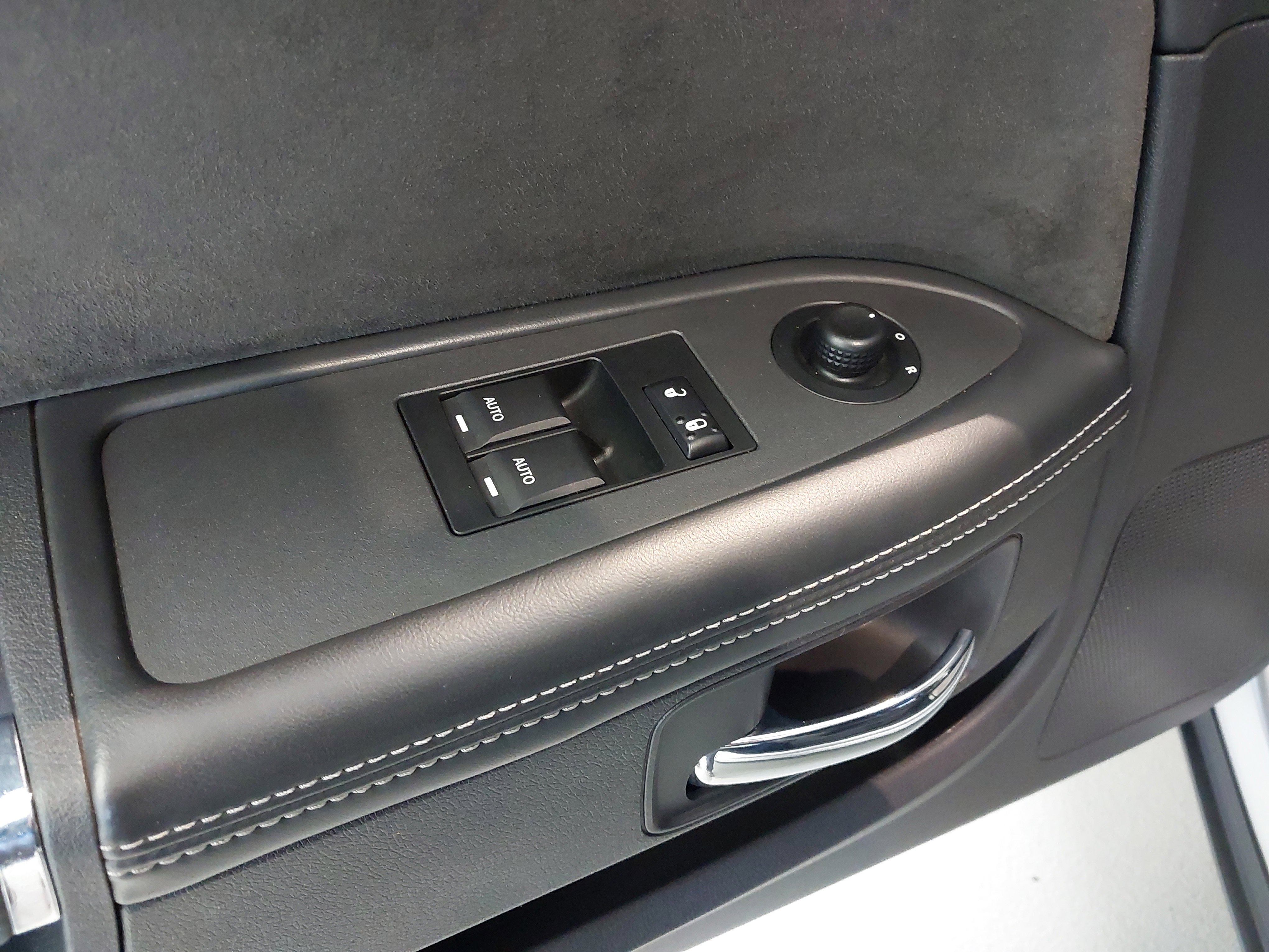 Used 2008 Dodge Challenger SRT8 image 25