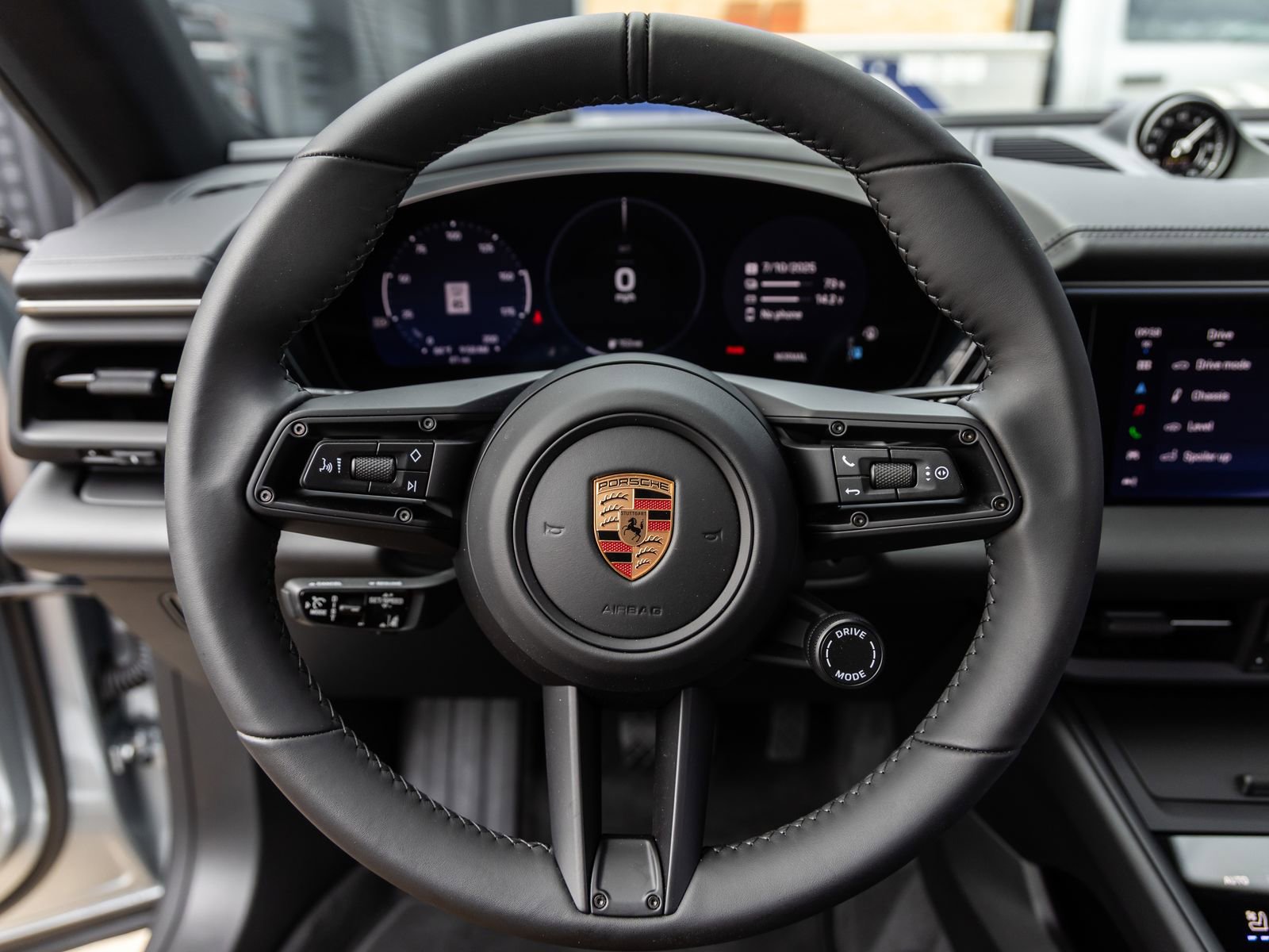 Certified 2025 Porsche Macan Electric image 24