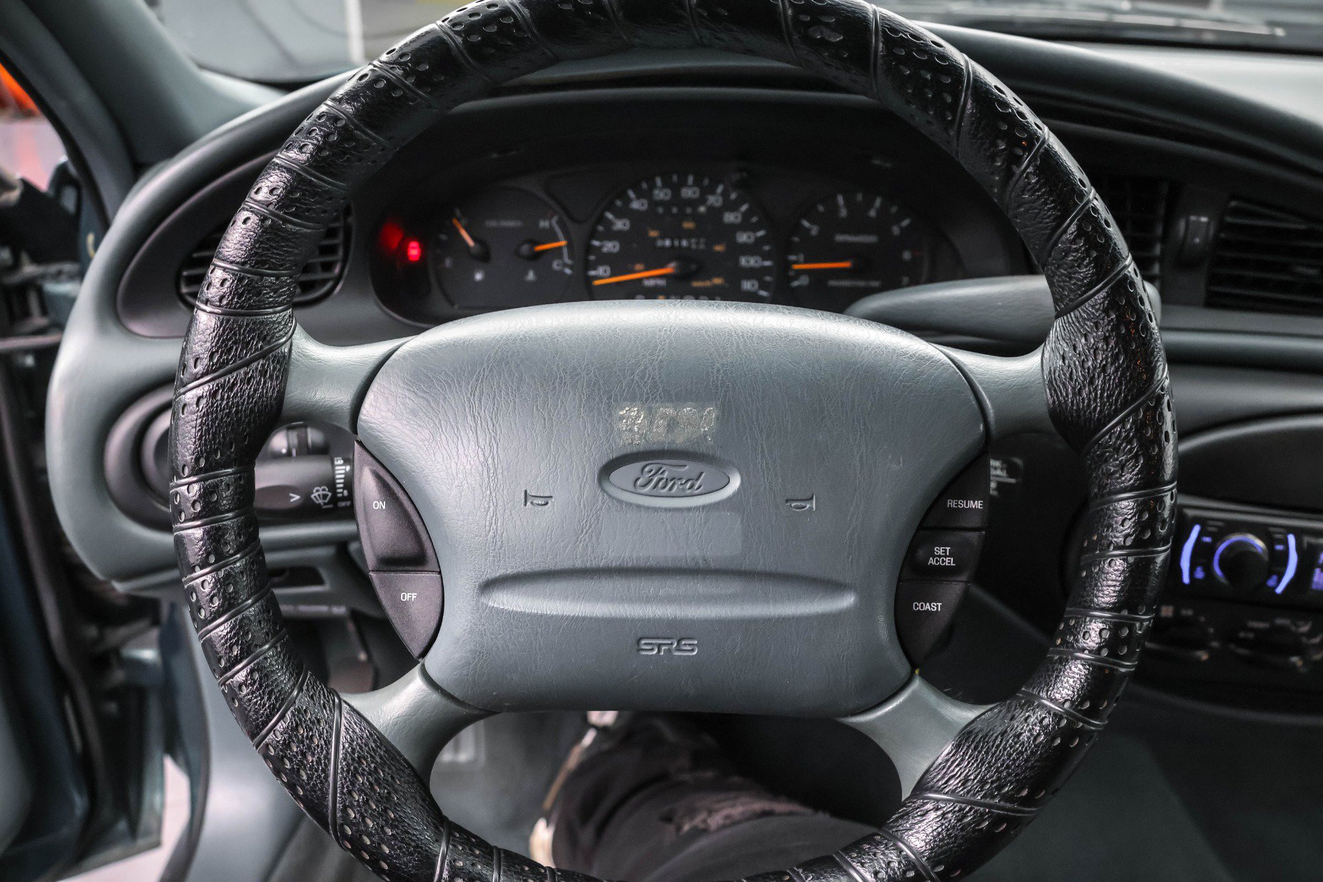Used 1997 Ford Taurus GL FWD image 11