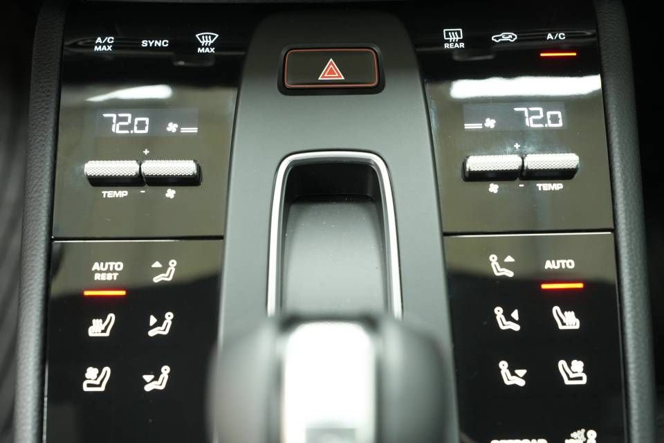 Certified 2026 Porsche Macan AWD/4WD image 21