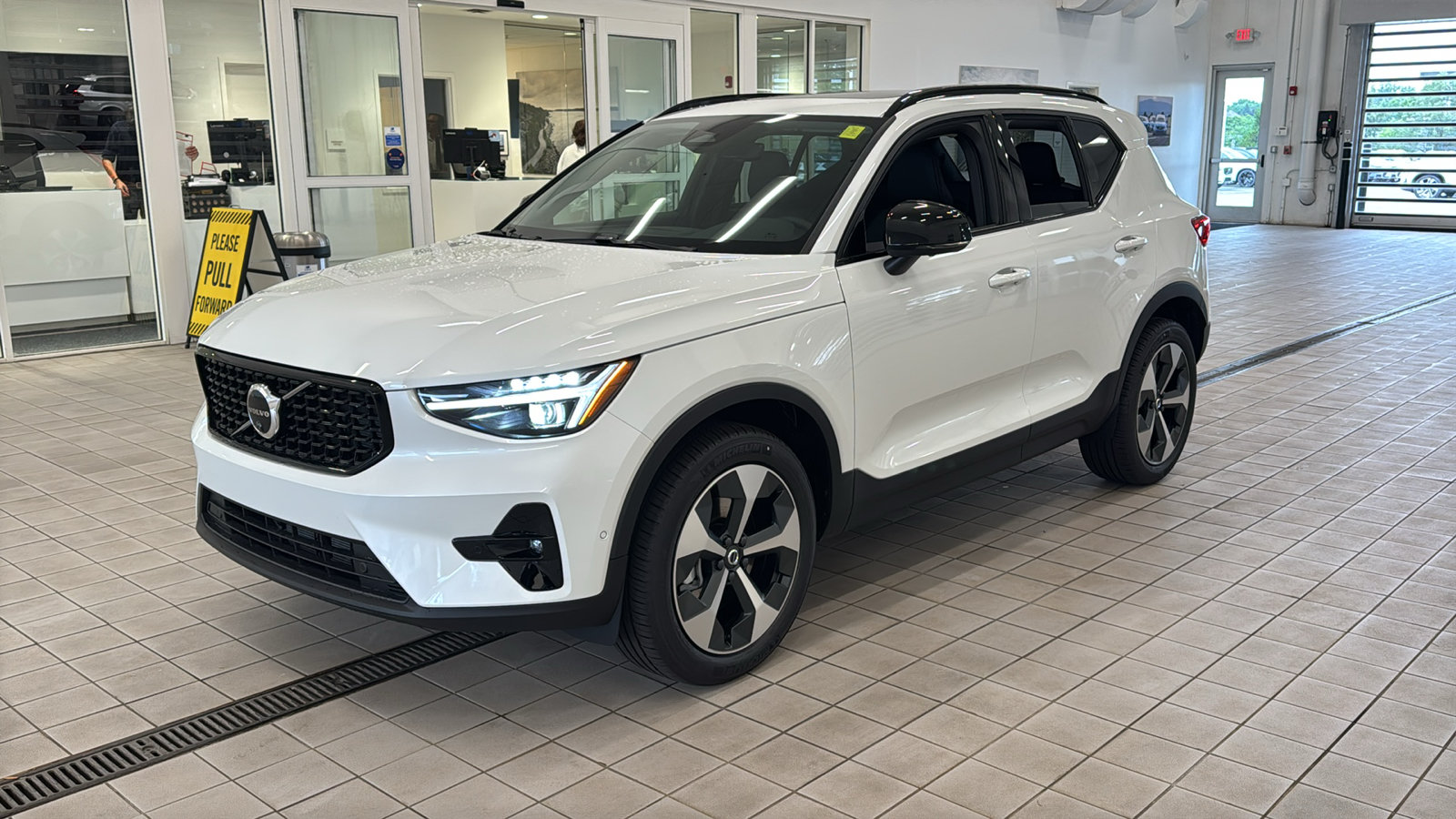 New 2026 Volvo XC40 B5 Plus w/ Protection Package Premier AWD/4WD image 9
