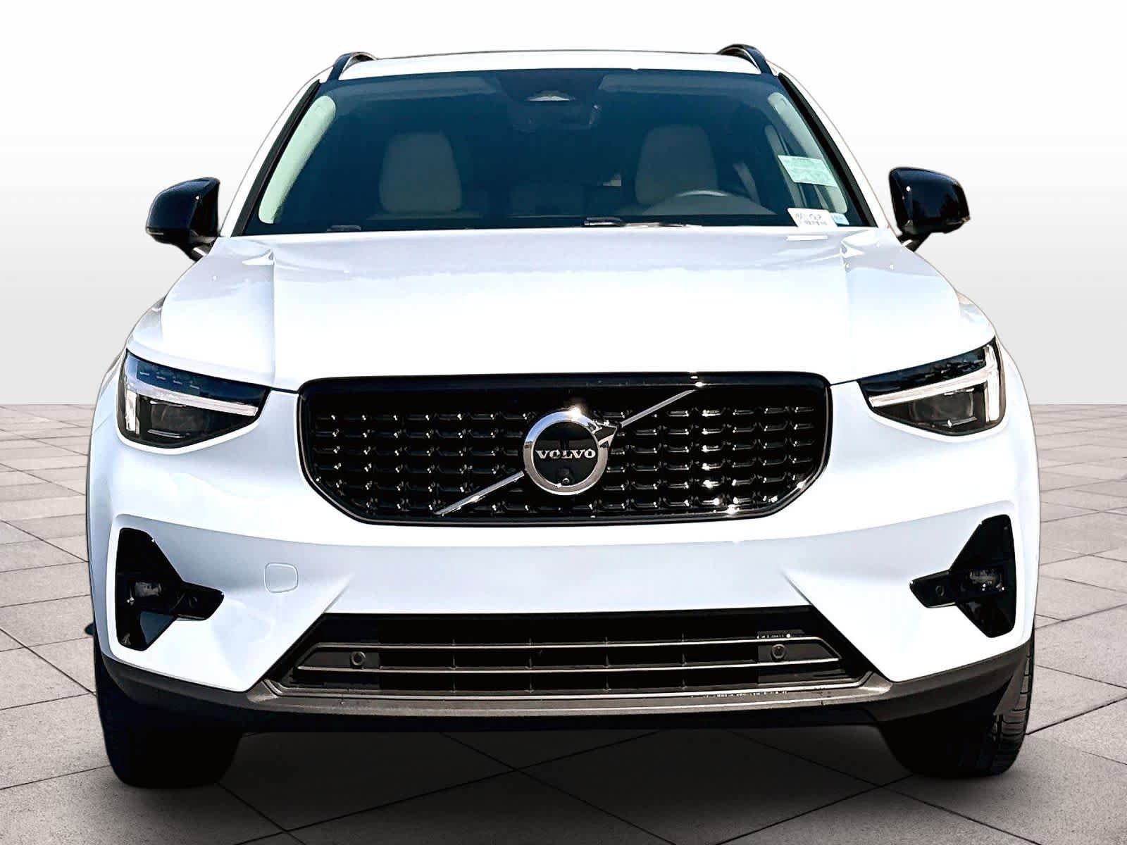 Used 2026 Volvo XC40 B5 Plus w/ Protection Package Premier AWD/4WD image 3
