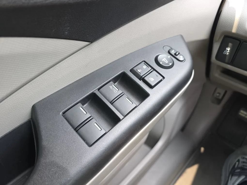 Used 2013 Honda CR-V LX image 23