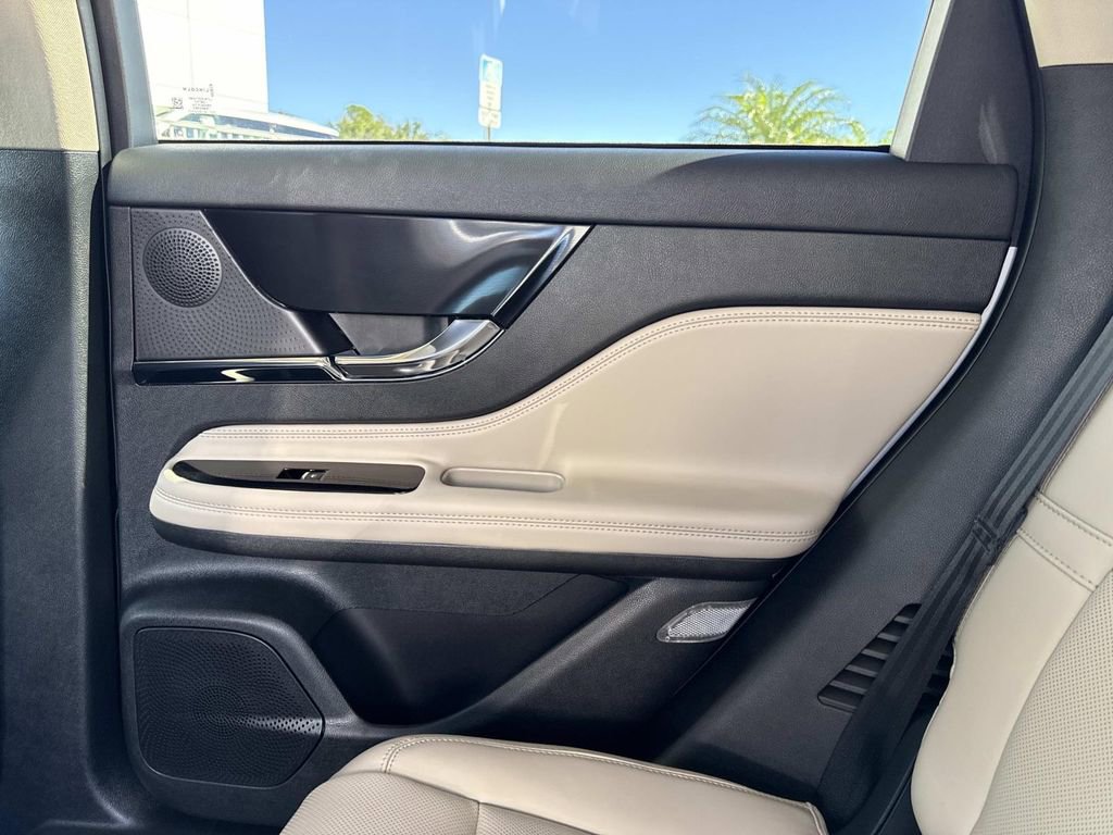 New 2026 Lincoln Corsair Premiere image 15