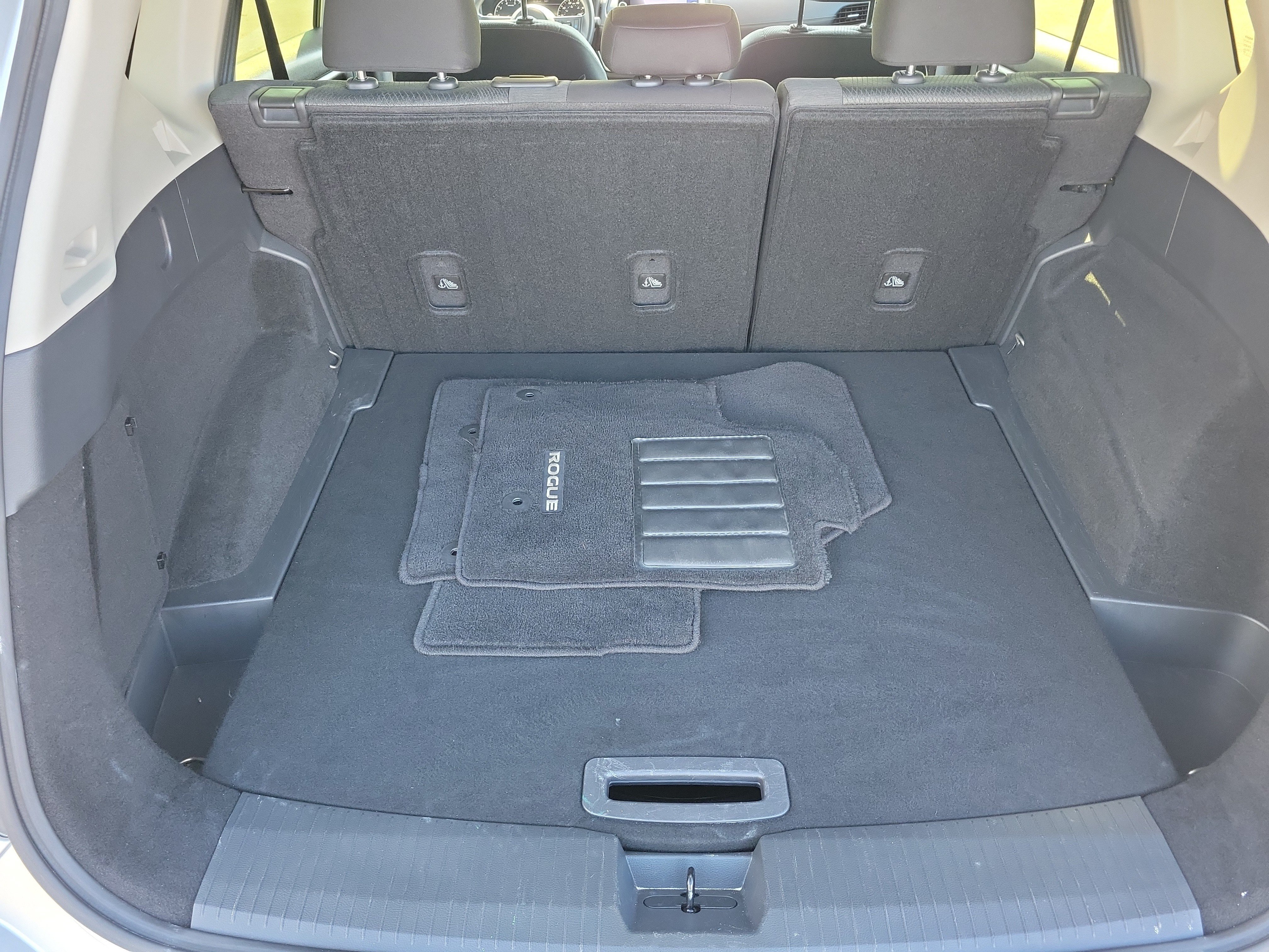 Used 2024 Nissan Rogue SV FWD image 7