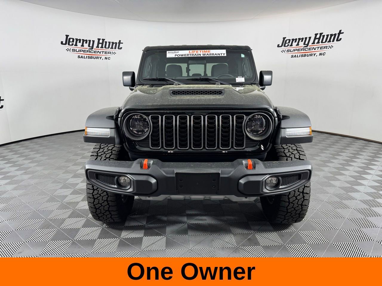 Used 2024 Jeep Gladiator Mojave AWD/4WD image 5