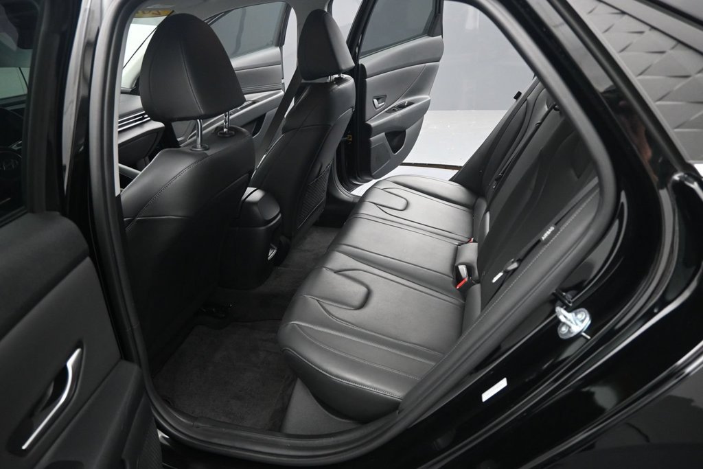 Used 2025 Hyundai Elantra Limited w/ Cargo Package FWD image 15