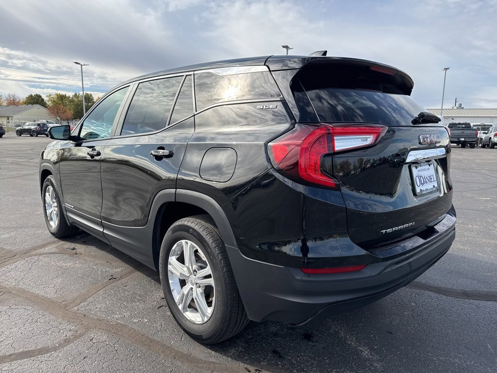 Used 2024 GMC Terrain SLE image 2