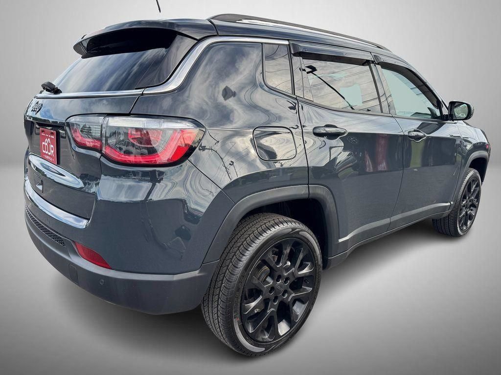 Used 2018 Jeep Compass Limited w/ Navigation Group AWD/4WD image 3
