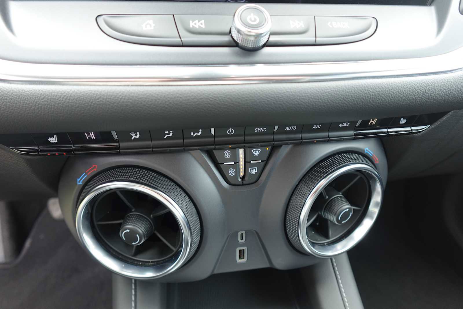 Used 2025 Chevrolet Blazer LT image 20