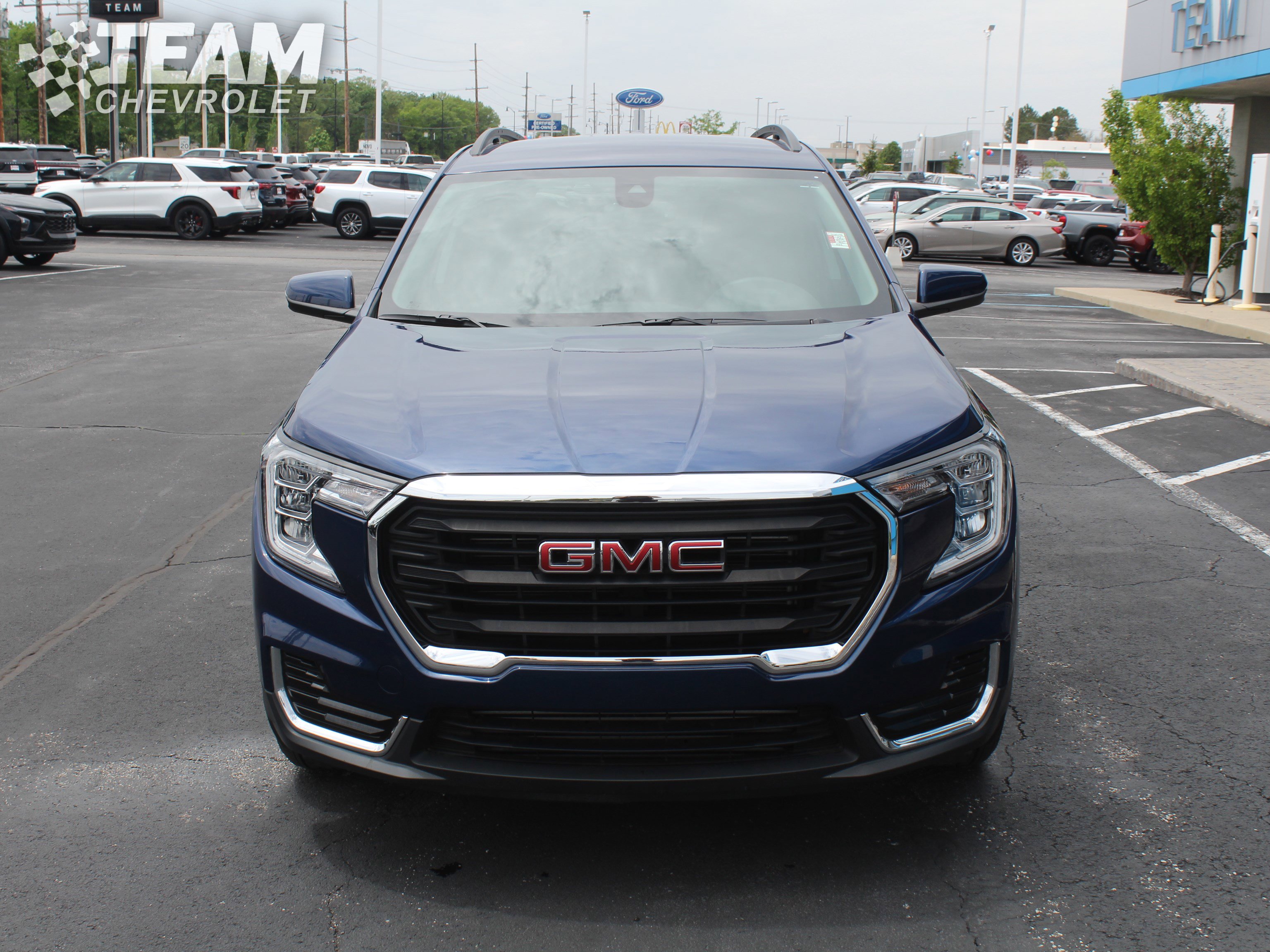 Certified 2023 GMC Terrain SLE w/ Driver Convenience Package FWD image 9