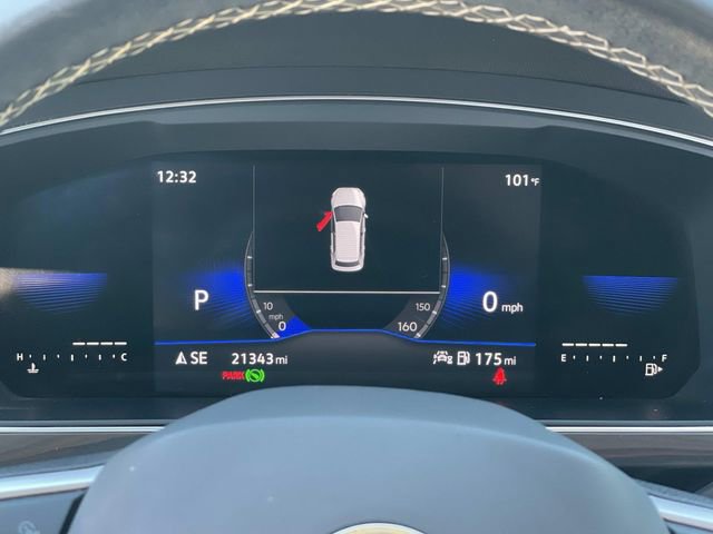 Used 2022 Volkswagen Tiguan SE w/ Panoramic Sunroof Package image 19