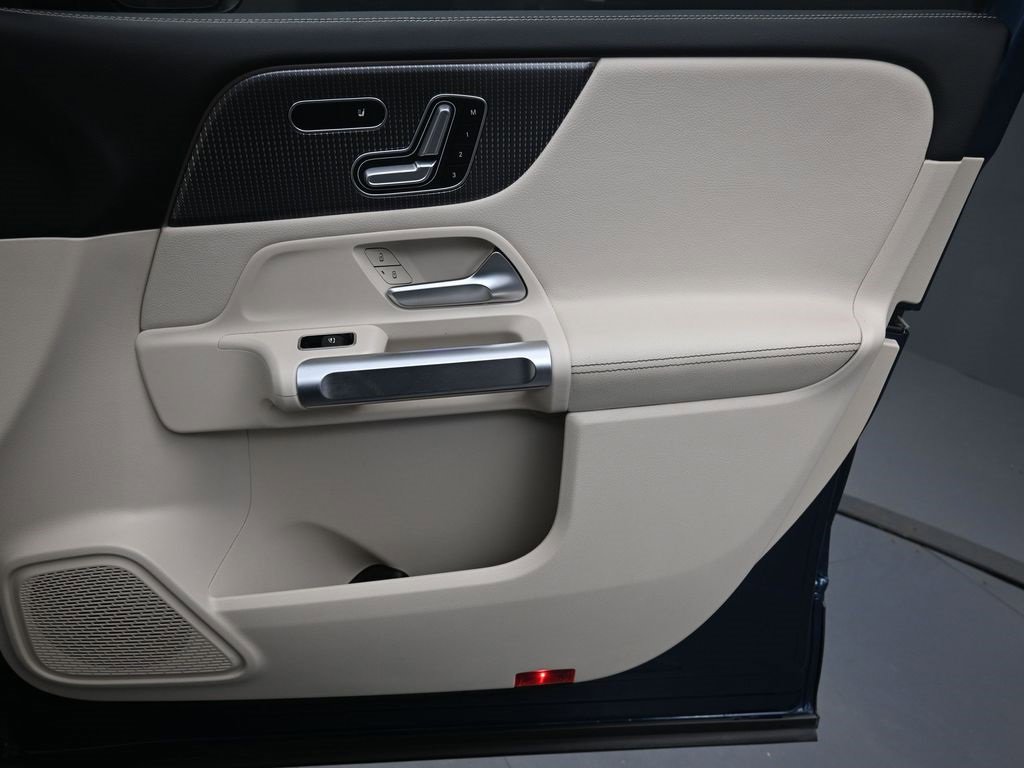 Used 2021 Mercedes-Benz GLB 250 w/ Premium Package image 29