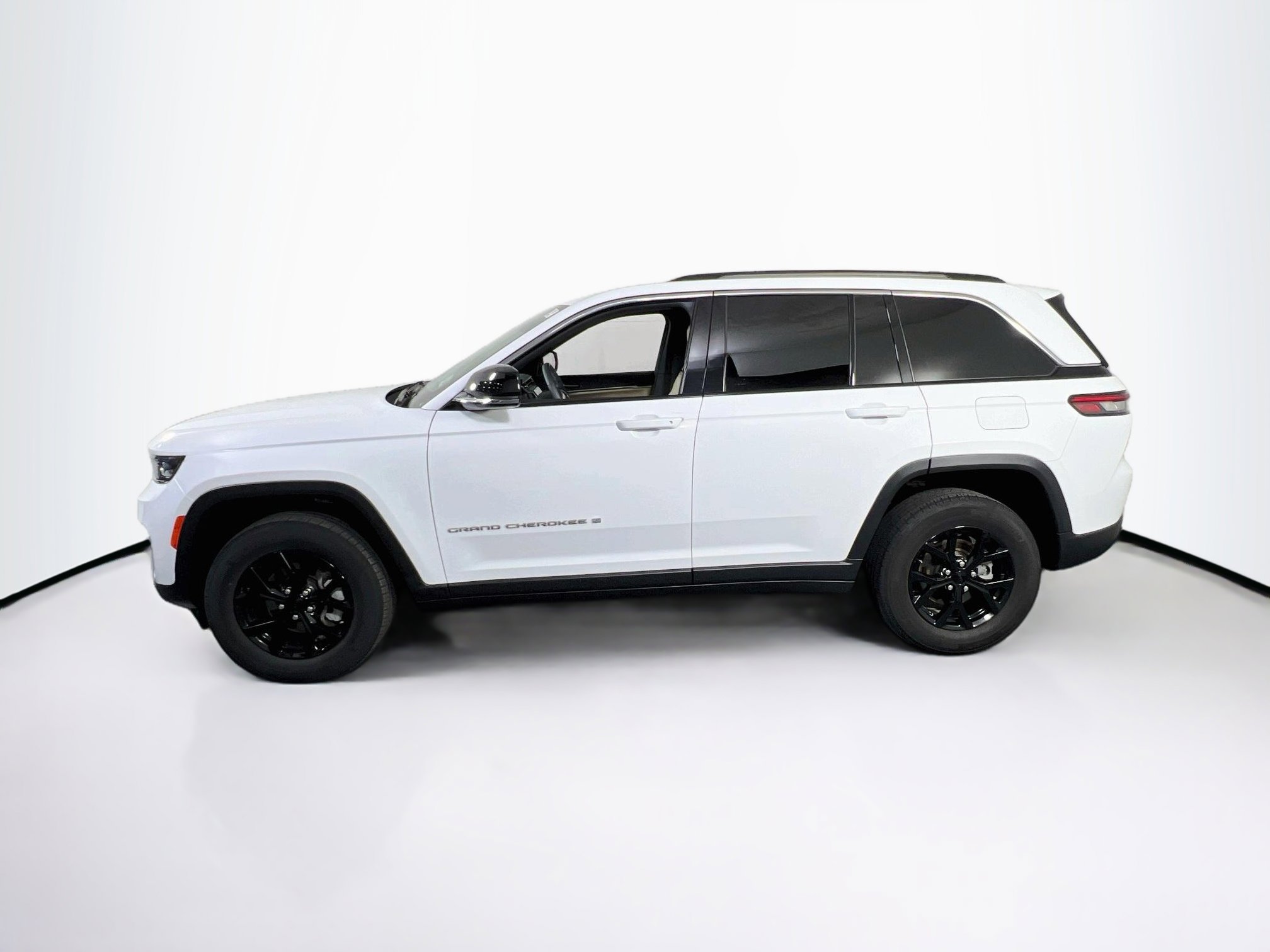 Used 2023 Jeep Grand Cherokee Limited AWD/4WD image 8