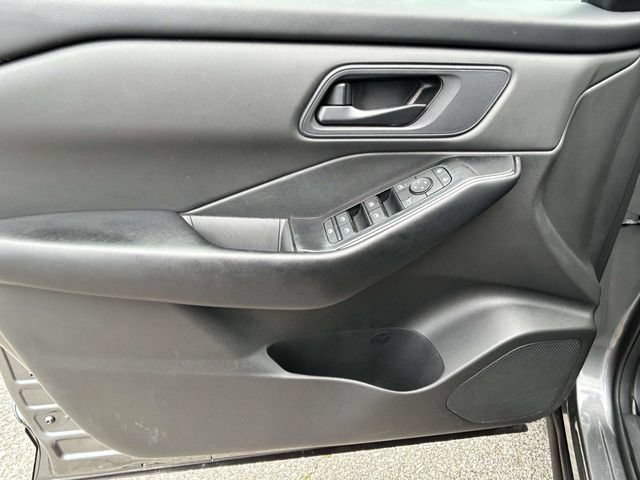 Used 2024 Nissan Rogue S FWD image 12