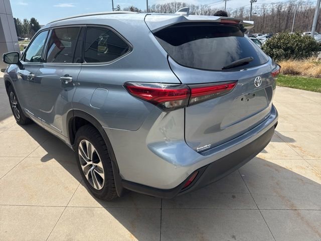 Used 2022 Toyota Highlander XLE AWD/4WD image 6
