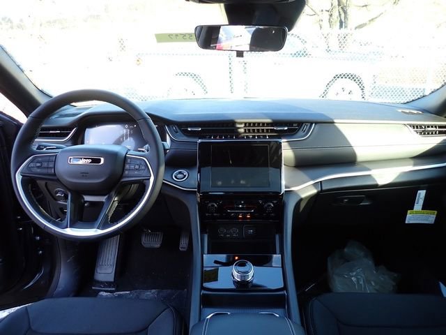 New 2025 Jeep Grand Cherokee Laredo X w/ Luxury Tech Group I image 14